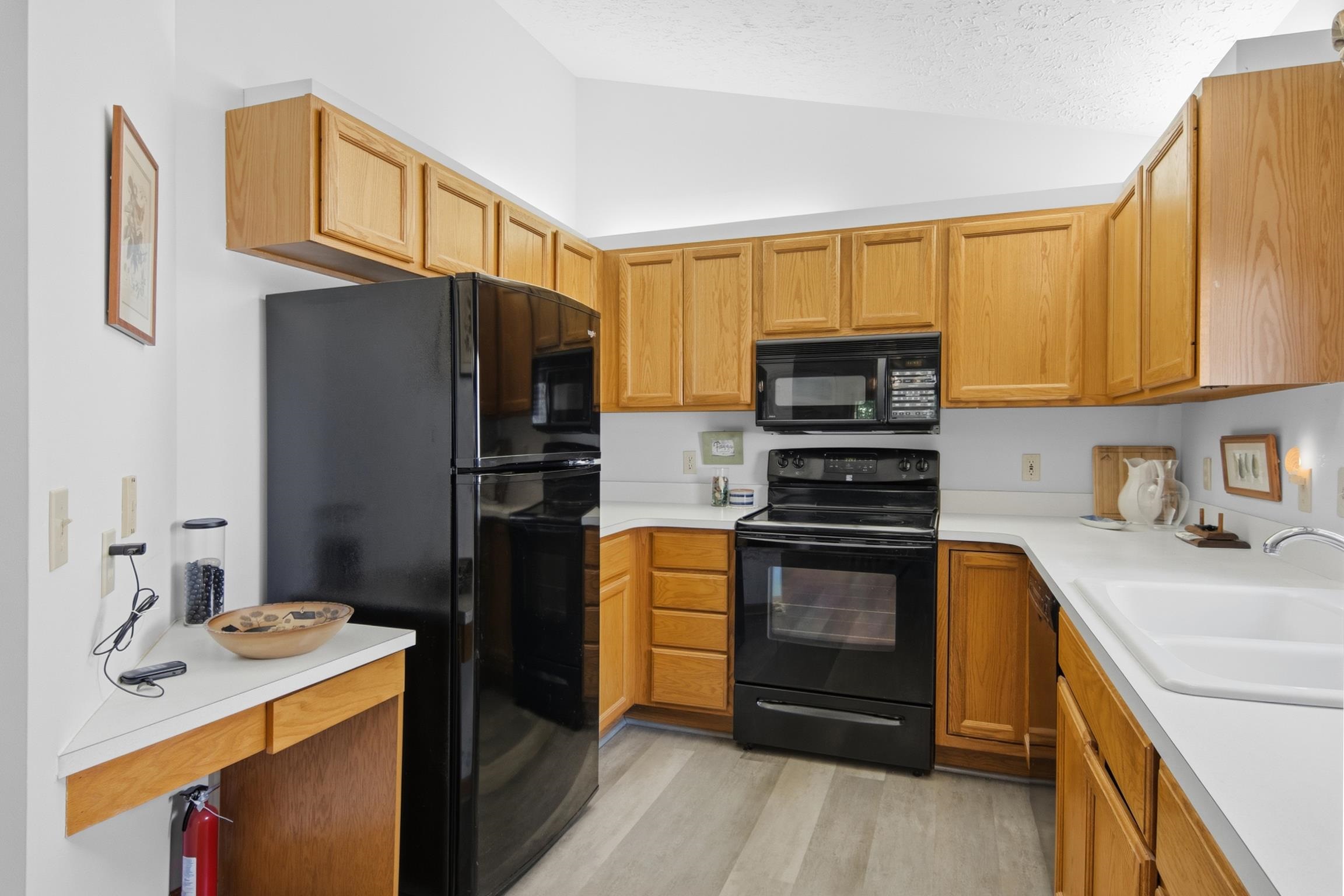 Photo 4 of Condo for sale at 1052 Hemingway Ln, Traverse City, MI 49686 | MLS# 78080073637 | Listing updated on 2026-09-17