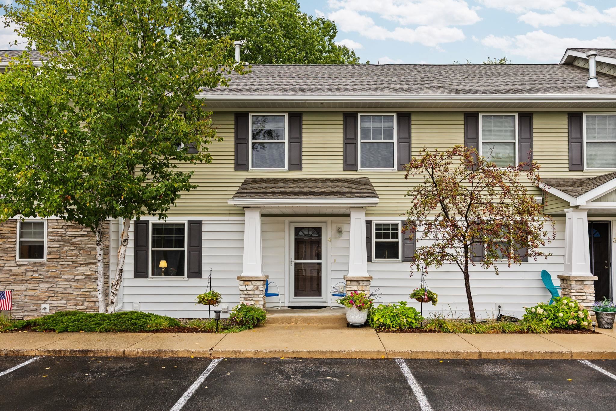 Condo for sale at 1511 Kent St, Traverse City, MI 49686 | MLS# 78080073642