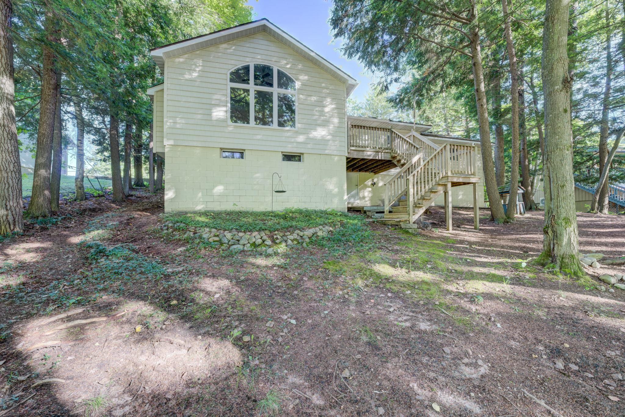 Photo 3 of Single family home for sale at 2571 Twin Bay Dr, Traverse City, MI 49696 | MLS# 78080073643 | Listing updated on 2026-09-20
