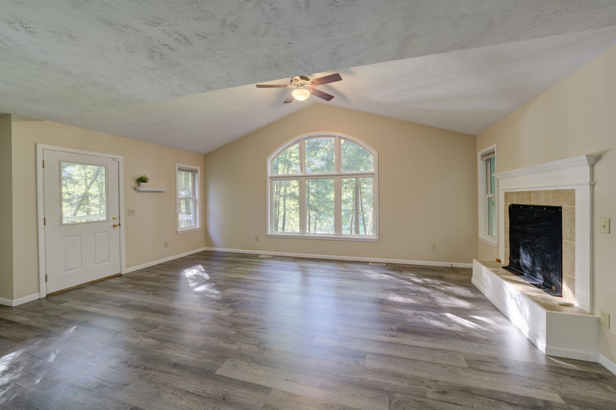 Photo 4 of Single family home for sale at 2571 Twin Bay Dr, Traverse City, MI 49696 | MLS# 78080073643 | Listing updated on 2026-09-20