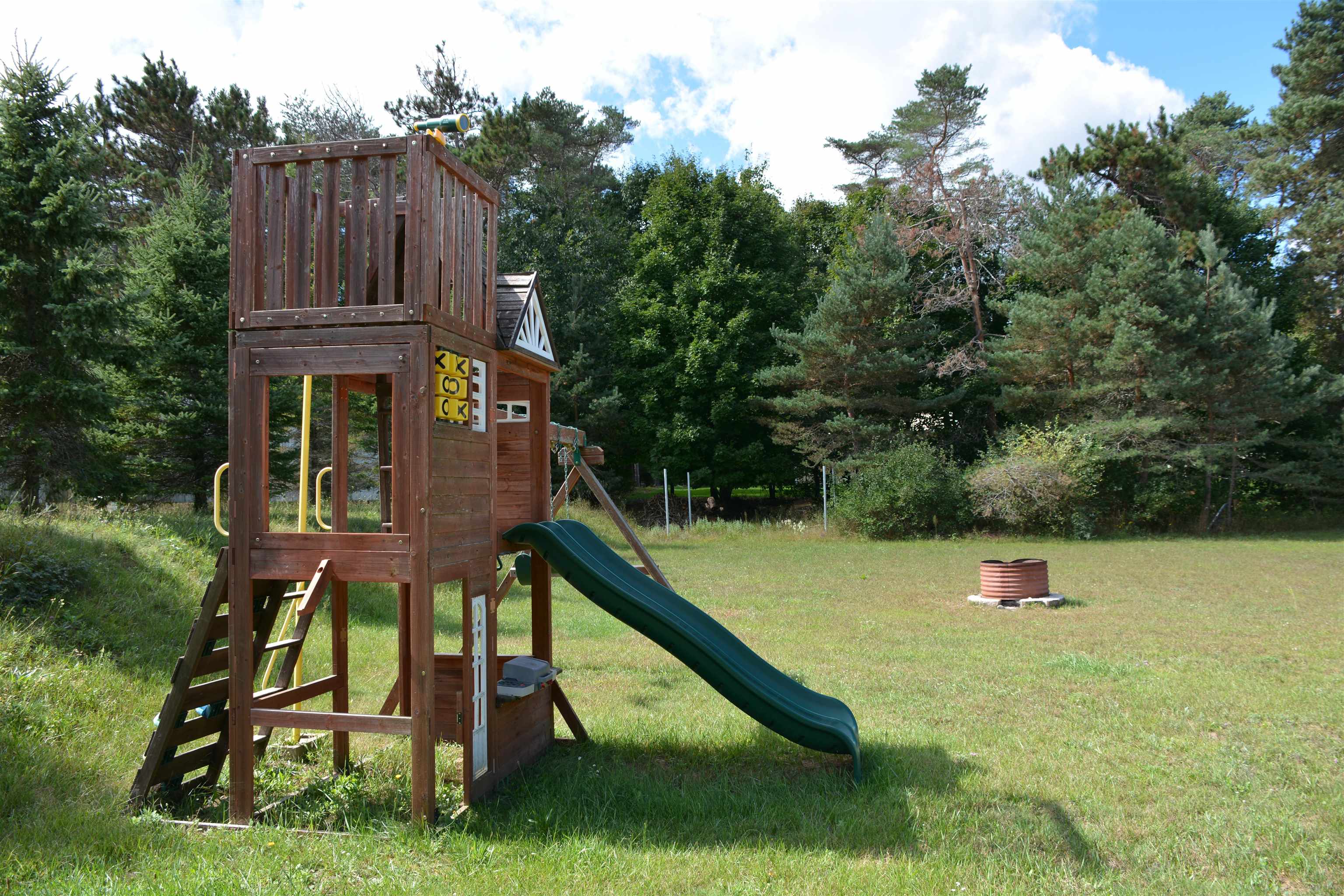 Photo 3 of Single family home for sale at 8677 Cedar Run Rd, Traverse City, MI 49684 | MLS# 78080073646 | Listing updated on 2026-09-20