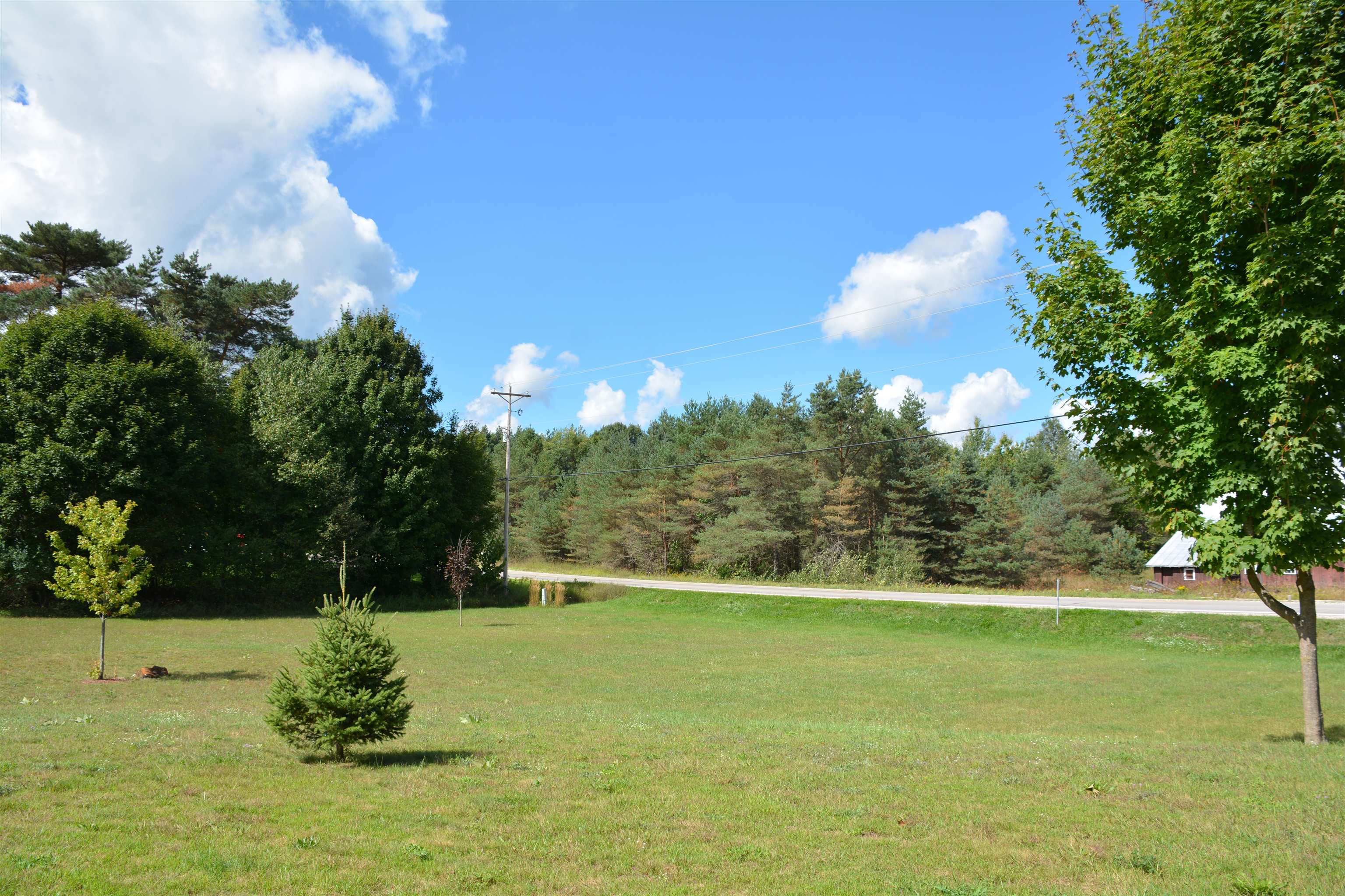 Photo 4 of Single family home for sale at 8677 Cedar Run Rd, Traverse City, MI 49684 | MLS# 78080073646 | Listing updated on 2026-09-20