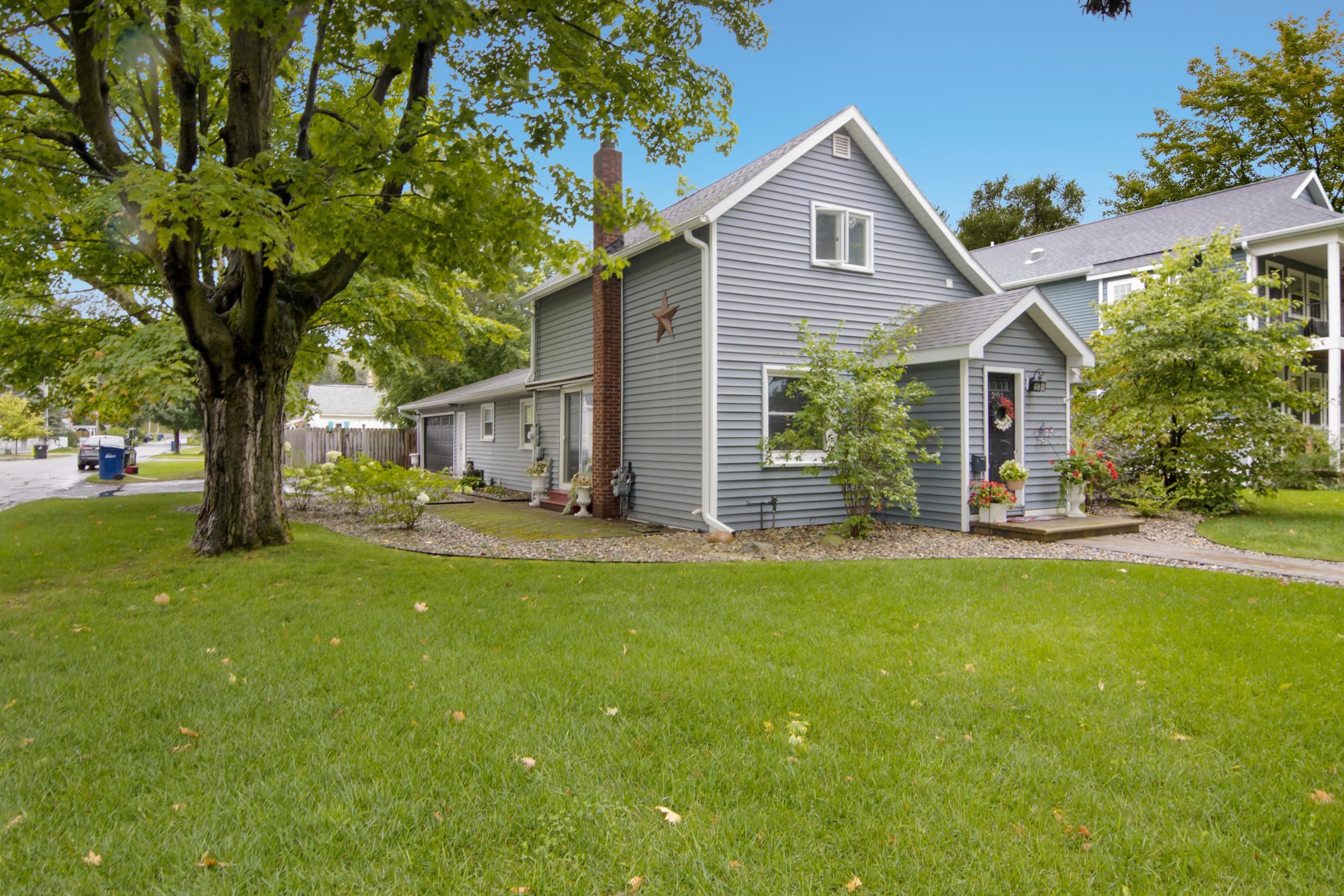 Photo 2 of Single family home for sale at 201 W 15th Street, Traverse City City Grand Traverse, MI 49684 | MLS# 78080073659 | Listing updated on 2026-09-18