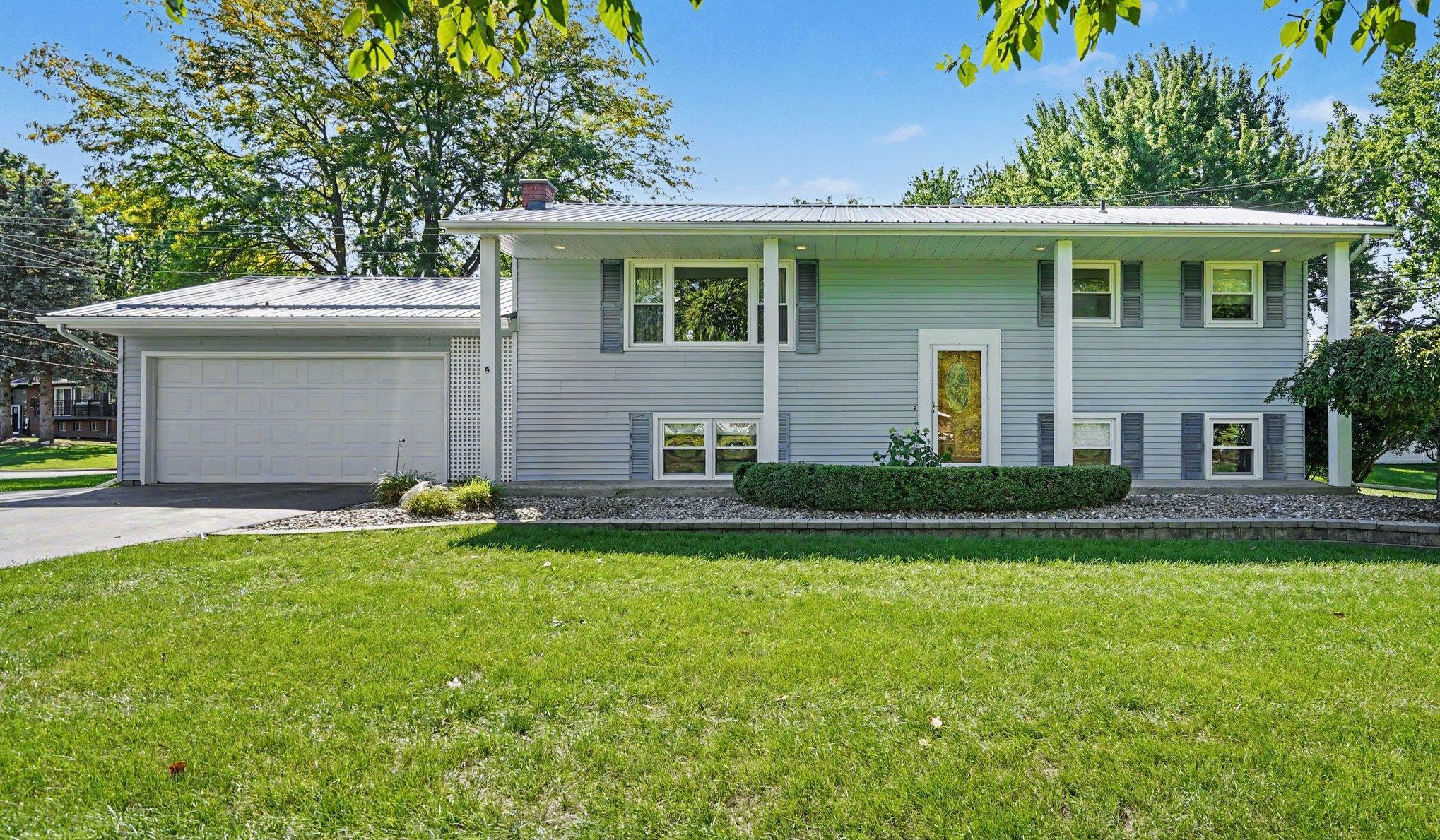 Photo 2 of Single family home for sale at 160 Devon Dr, Saint Louis, MI 48880 | MLS# 79080073660 | Listing updated on 2026-09-17