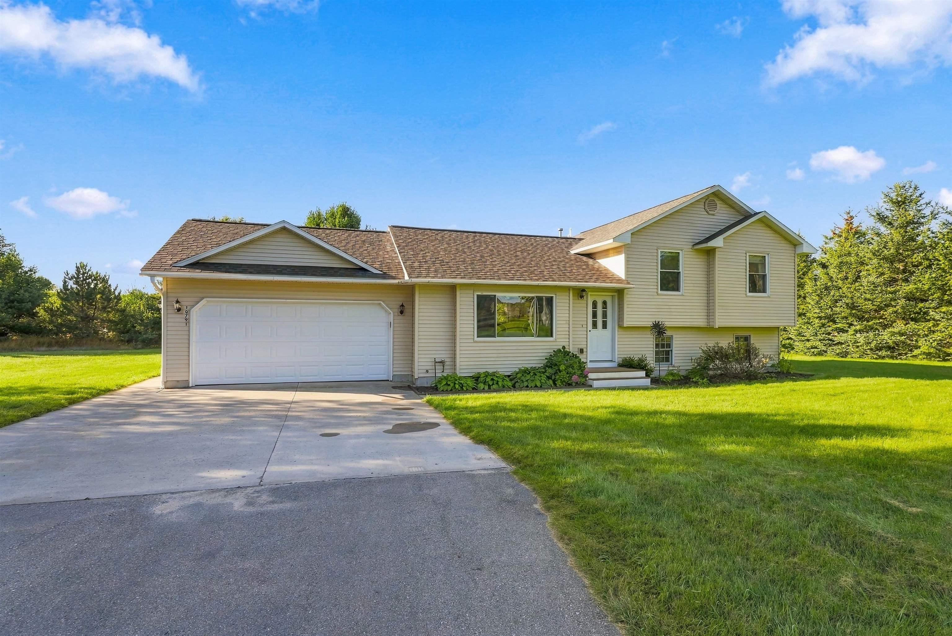 Photo 1 of Single family home for sale at 10791 Cedar Run Rd, Traverse City, MI 49684 | MLS# 78080073665 | Listing updated on 2026-09-17
