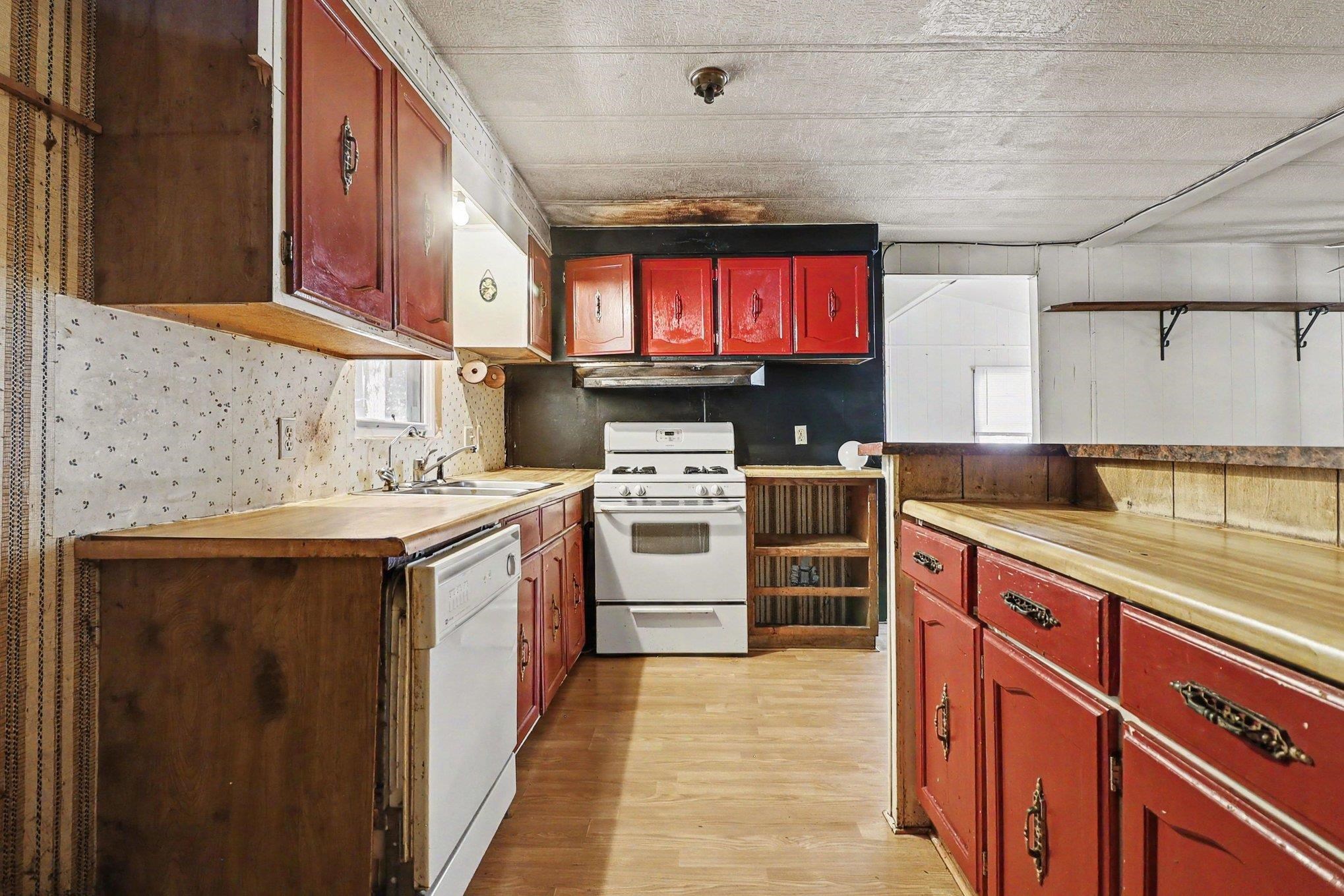 Photo 3 of Single family home for sale at 1673 Pine Dr, Traverse City, MI 49686 | MLS# 78080073667 | Listing updated on 2026-09-18