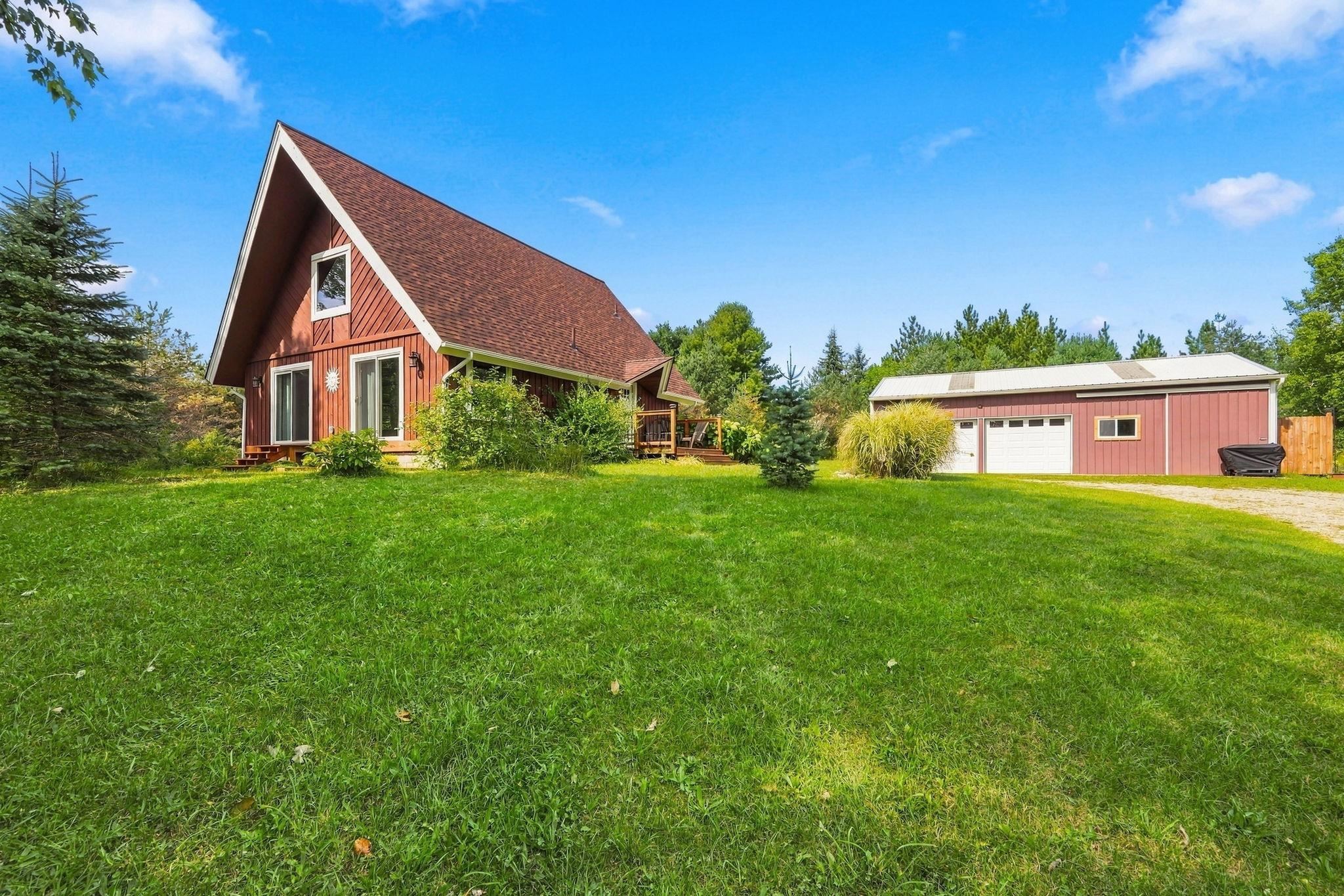 Photo 3 of Single family home for sale at 13879 Phelps Rd, Charlevoix, MI 49720 | MLS# 78080073676 | Listing updated on 2026-09-18