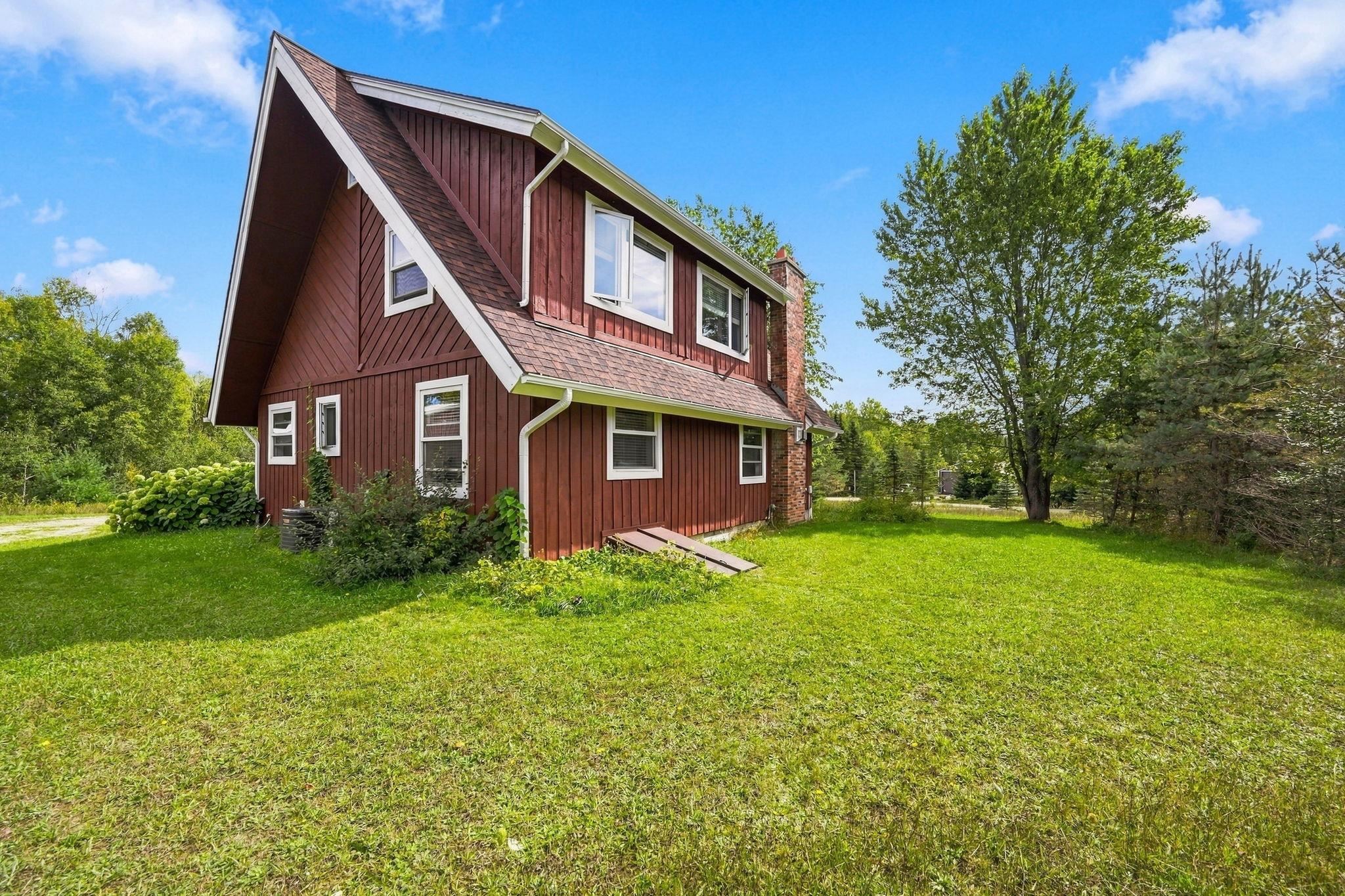Photo 3 of Single family home for sale at 13879 Phelps Rd, Charlevoix, MI 49720 | MLS# 78080073676 | Listing updated on 2026-09-18