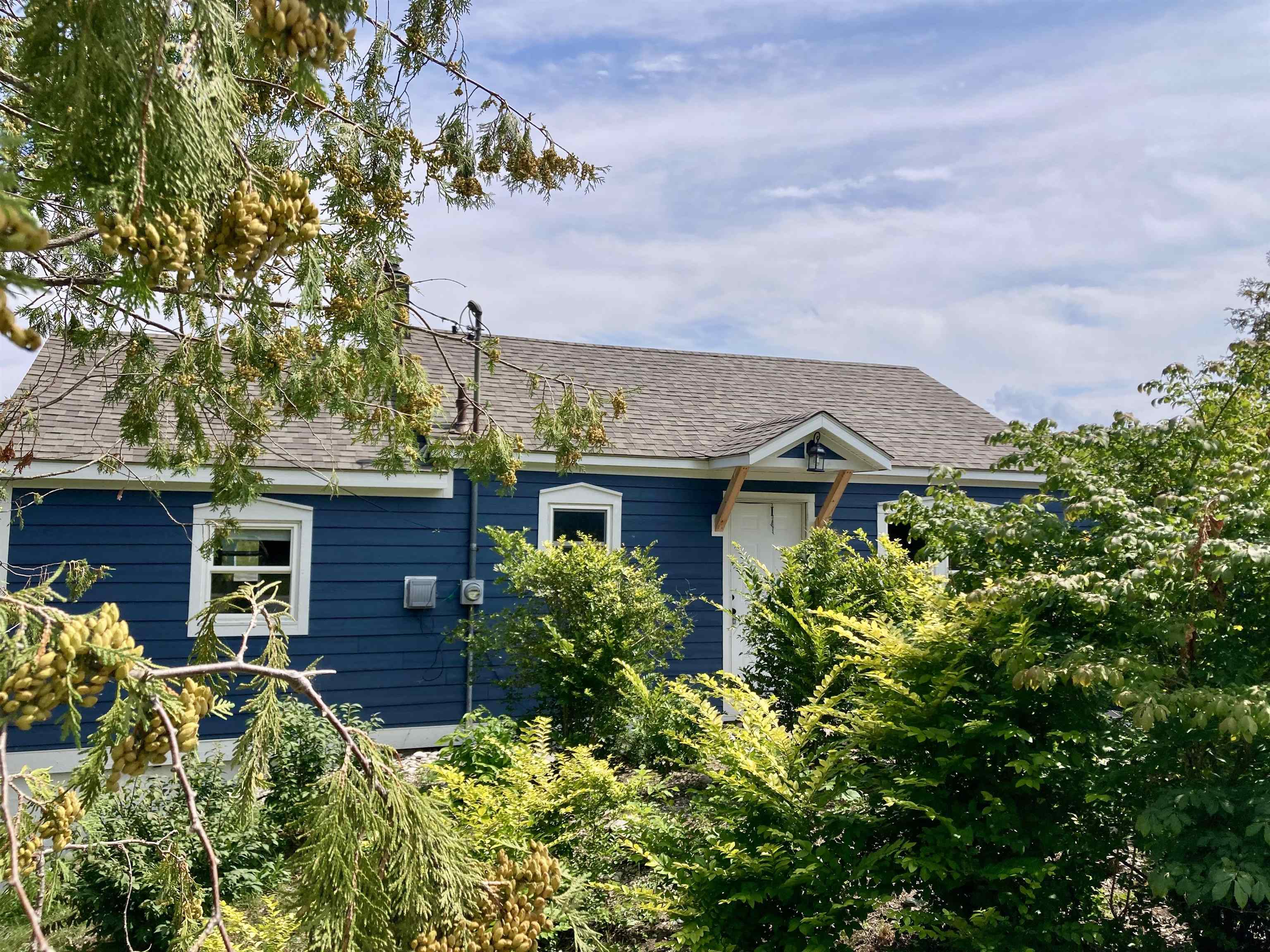 Photo 3 of Single family home for sale at 800 N St Joseph St, Suttons Bay, MI 49682 | MLS# 78080073678 | Listing updated on 2026-09-21