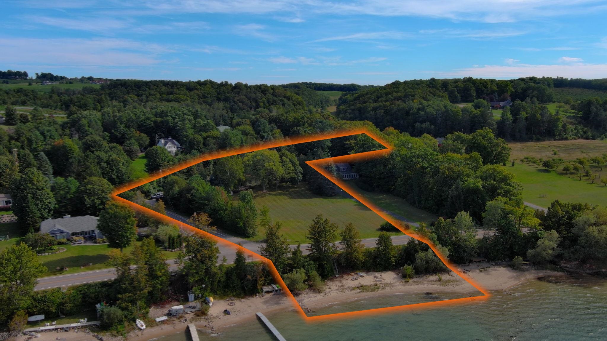 Photo 3 of Single family home for sale at 1996 Is View Rd, Traverse City, MI 49686 | MLS# 78080073687 | Listing updated on 2026-09-19