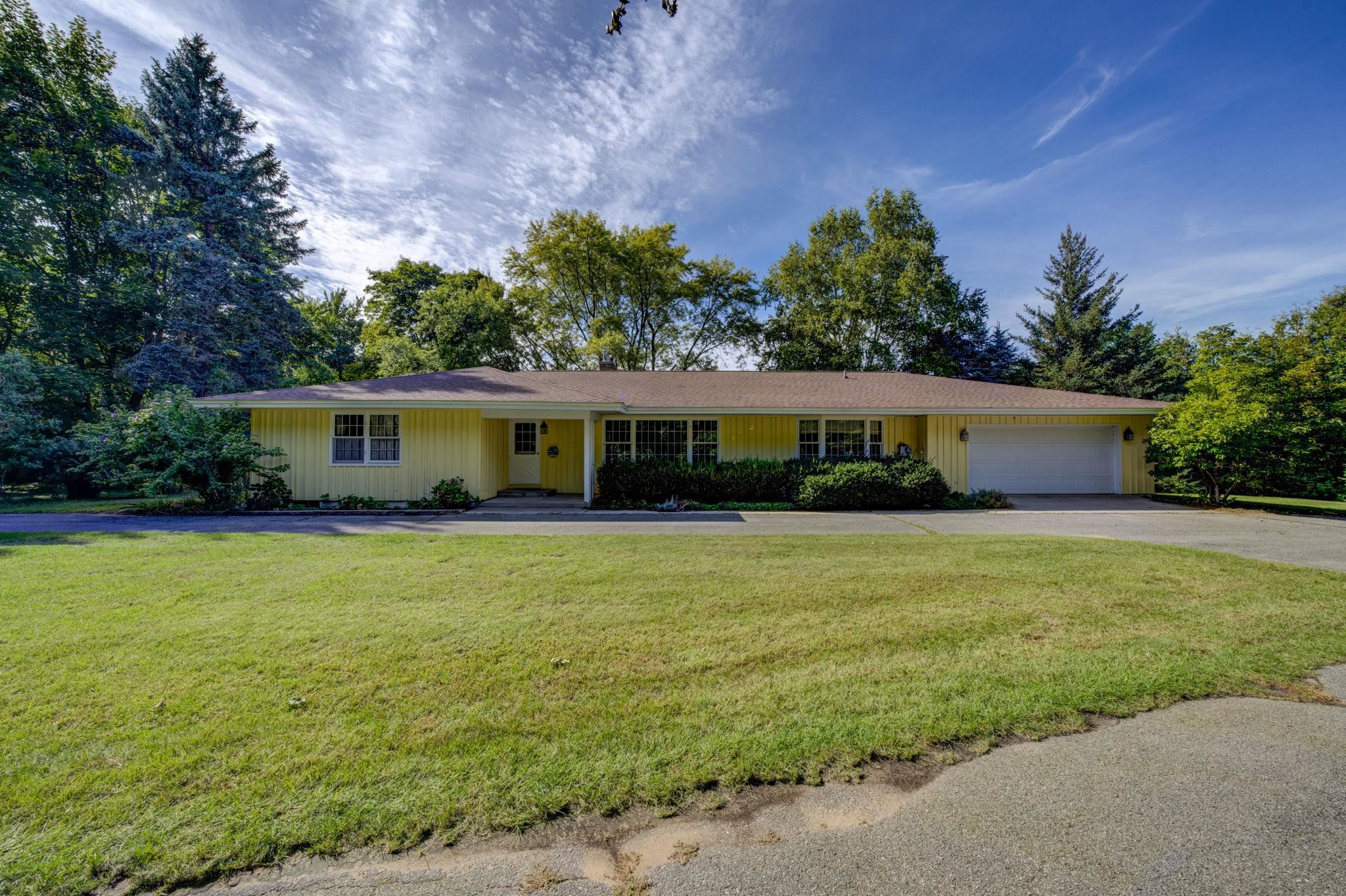 Photo 4 of Single family home for sale at 1996 Is View Rd, Traverse City, MI 49686 | MLS# 78080073687 | Listing updated on 2026-09-19