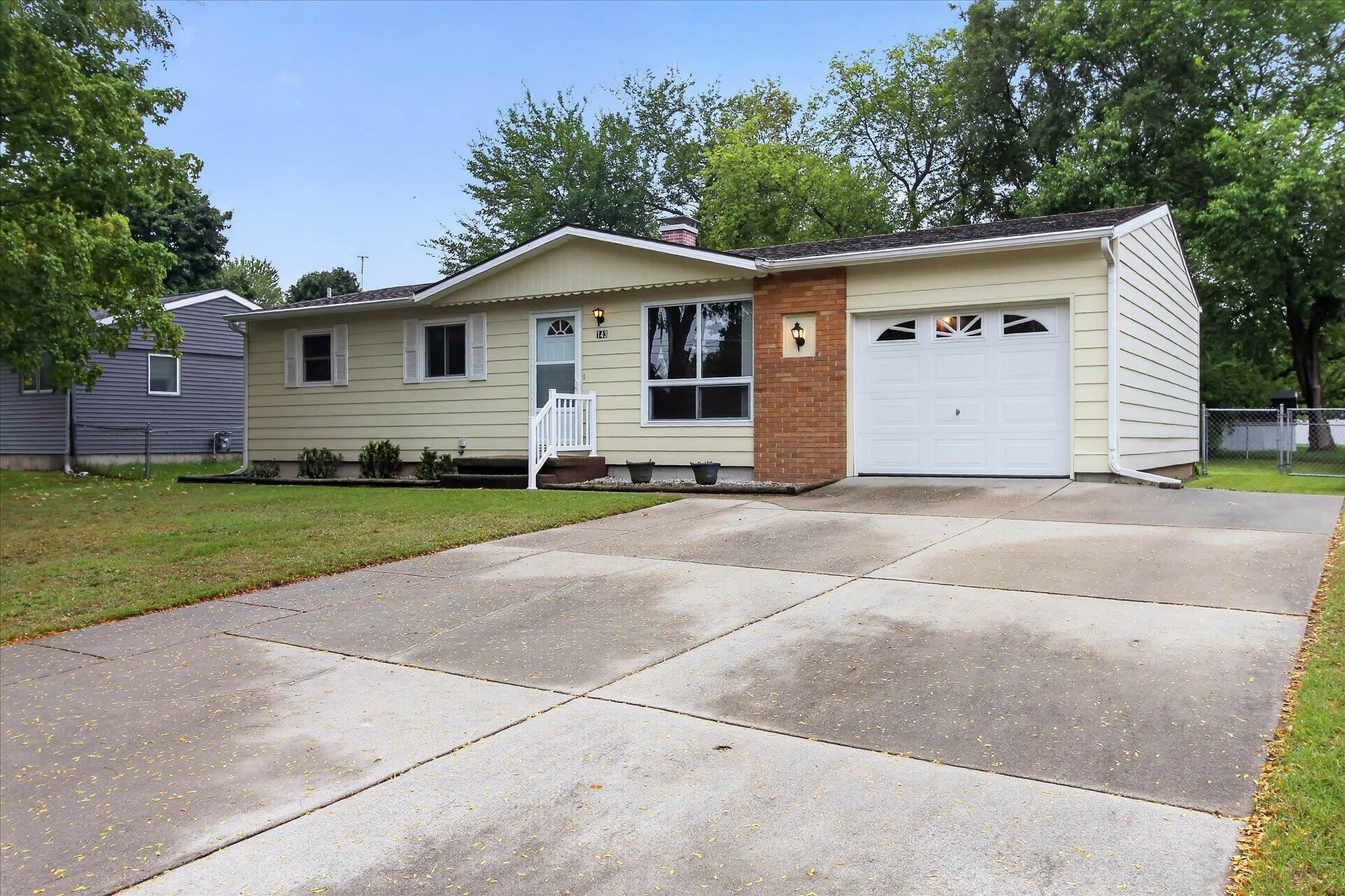 Photo 3 of Single family home for sale at 143 W Marshall St, Alma, MI 48801 | MLS# 79080073698 | Listing updated on 2026-09-25