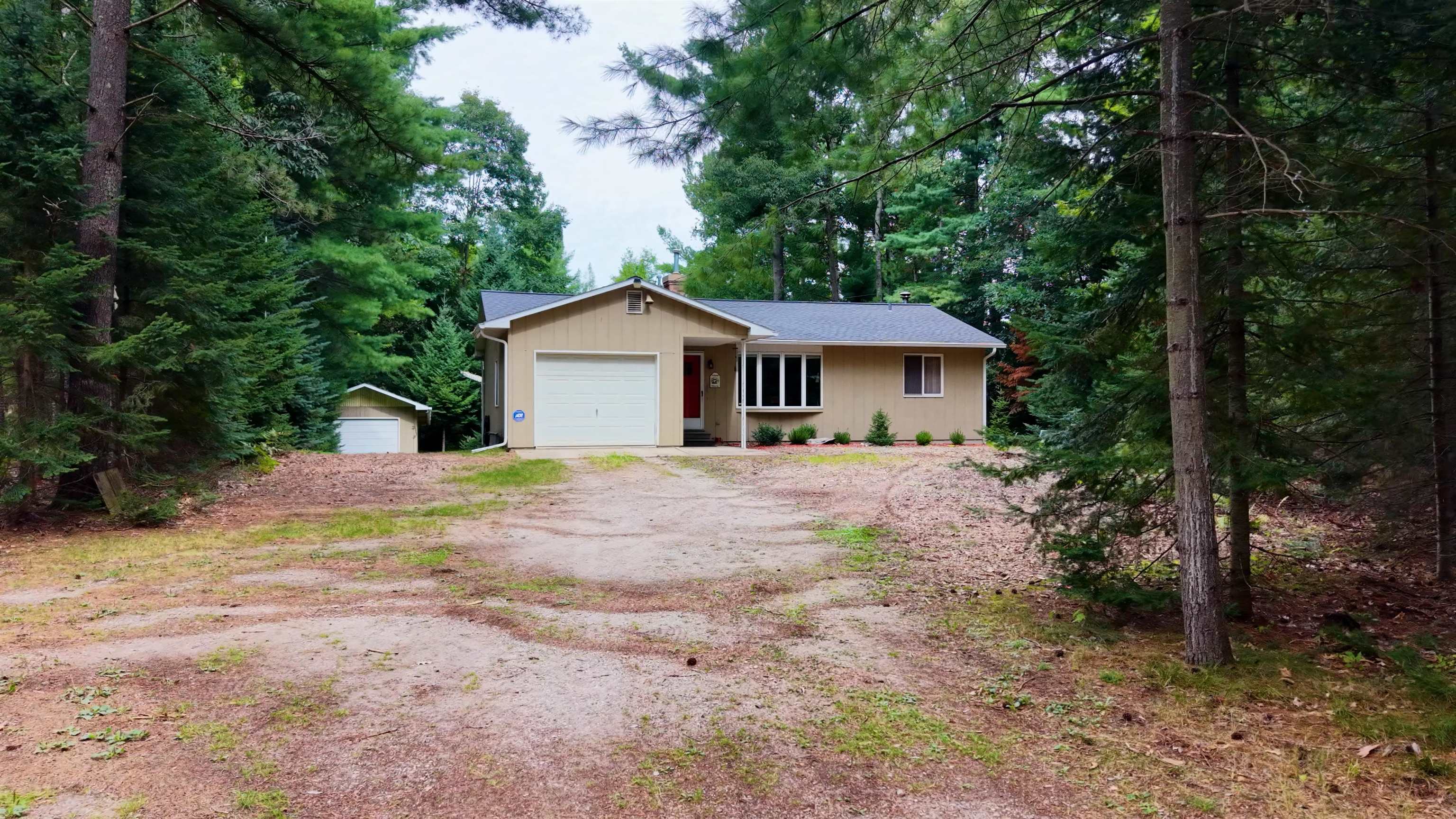 Photo 1 of Single family home for sale at 6136 Nw Aarwood Rd, Rapid City, MI 49676 | MLS# 78080073701 | Listing updated on 2026-10-07