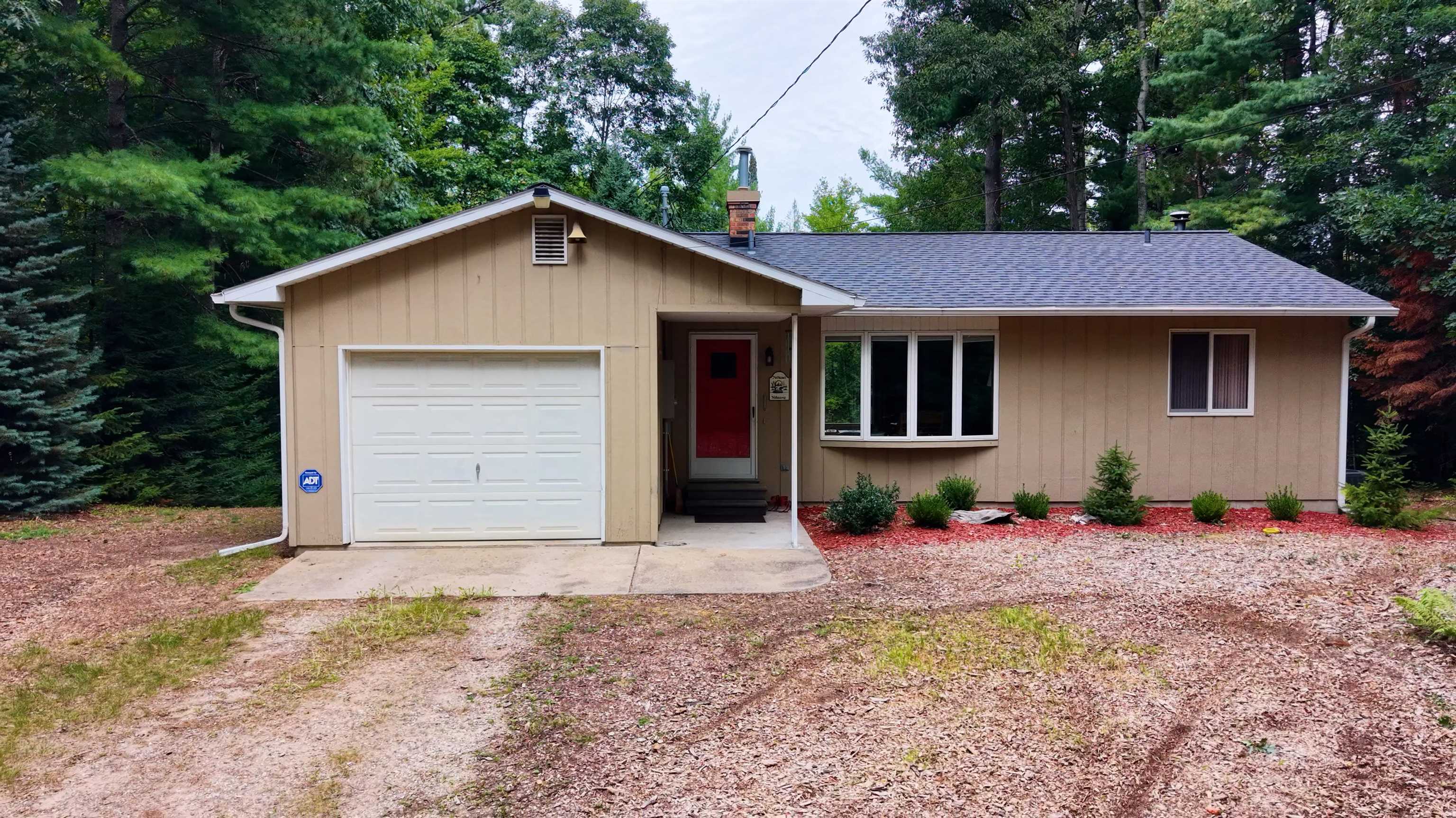 Photo 2 of Single family home for sale at 6136 Nw Aarwood Rd, Rapid City, MI 49676 | MLS# 78080073701 | Listing updated on 2026-10-07