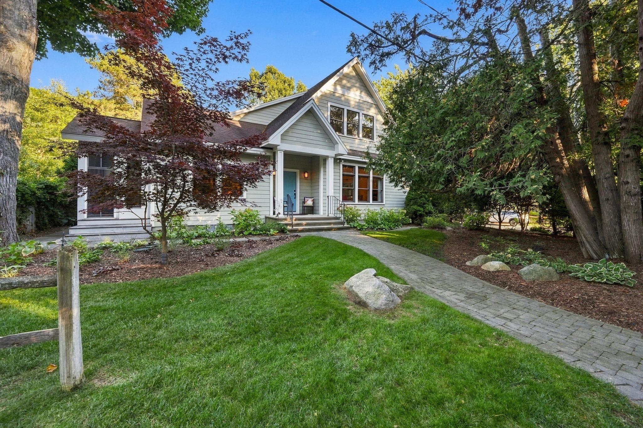 Photo 3 of Single family home for sale at 400 N Lake St, Leland, MI 49654 | MLS# 78080073706 | Listing updated on 2026-09-19