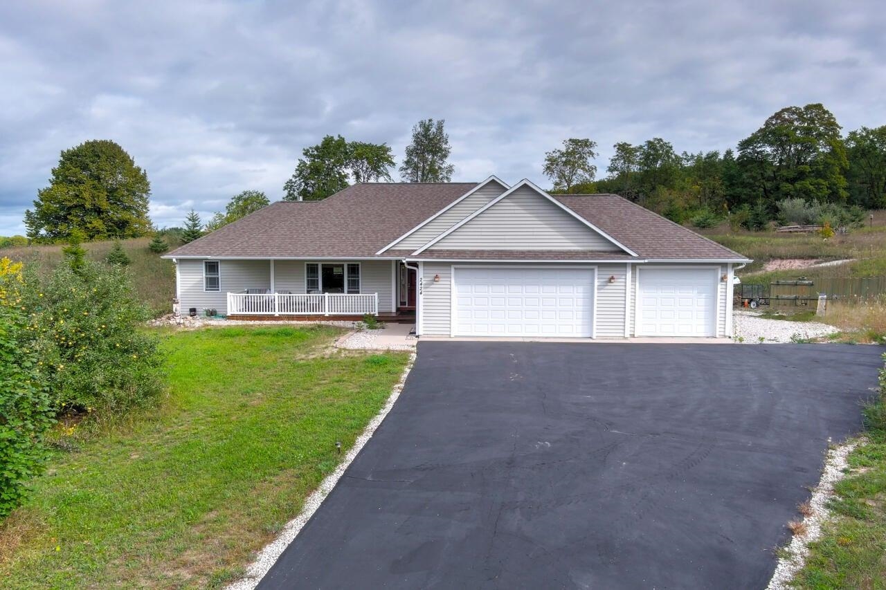 Photo 2 of Single family home for sale at 2424 Tyler Hills Dr, Traverse City, MI 49685 | MLS# 78080073707 | Listing updated on 2026-09-24