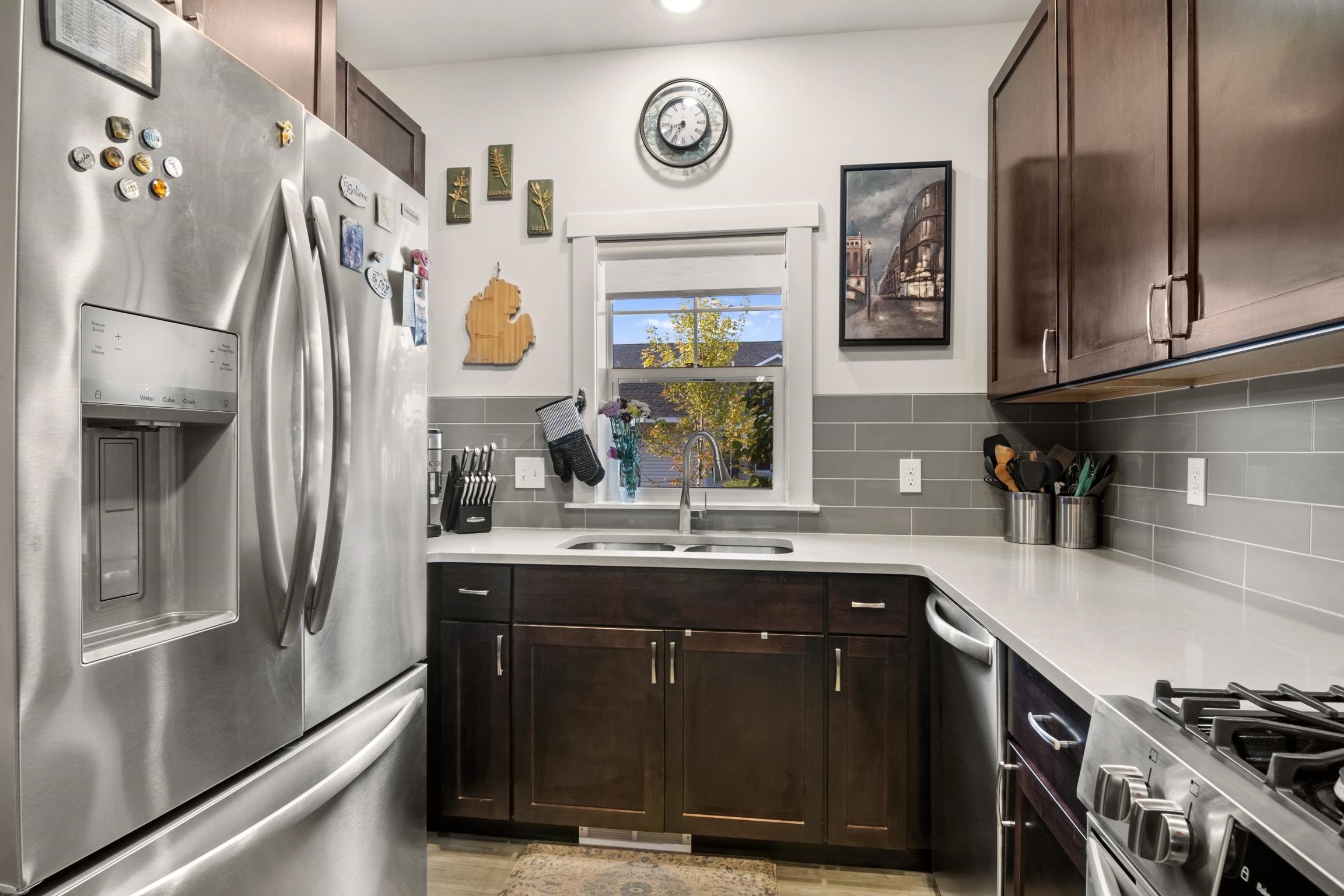 Photo 4 of Condo for sale at 1554 Simsbury St, Traverse City, MI 49686 | MLS# 78080073729 | Listing updated on 2026-09-19