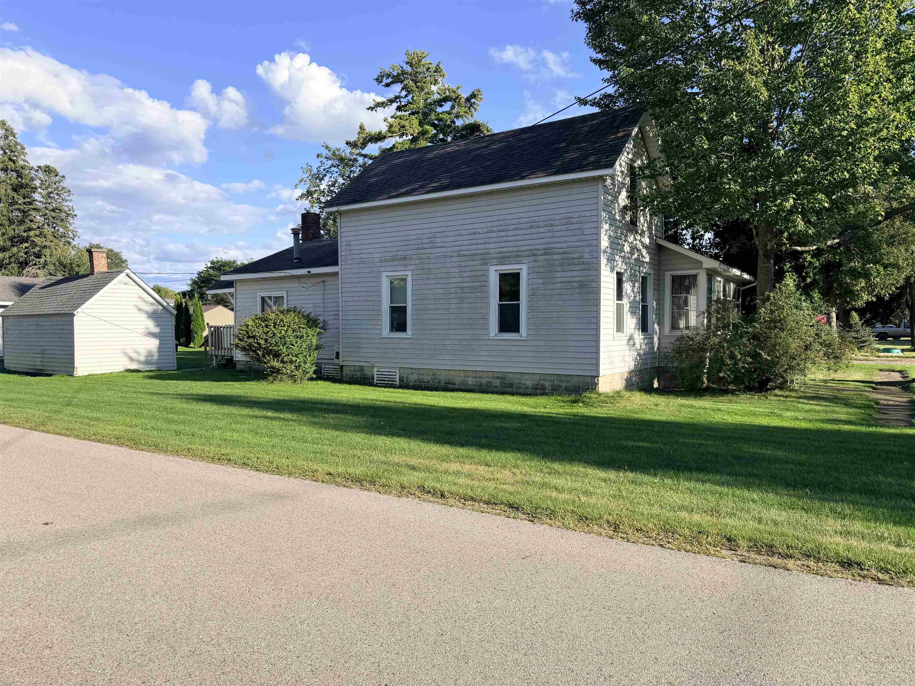 Photo 2 of Single family home for sale at 520 Tawas St, East Tawas, MI 48730 | MLS# 77080073730 | Listing updated on 2026-09-29