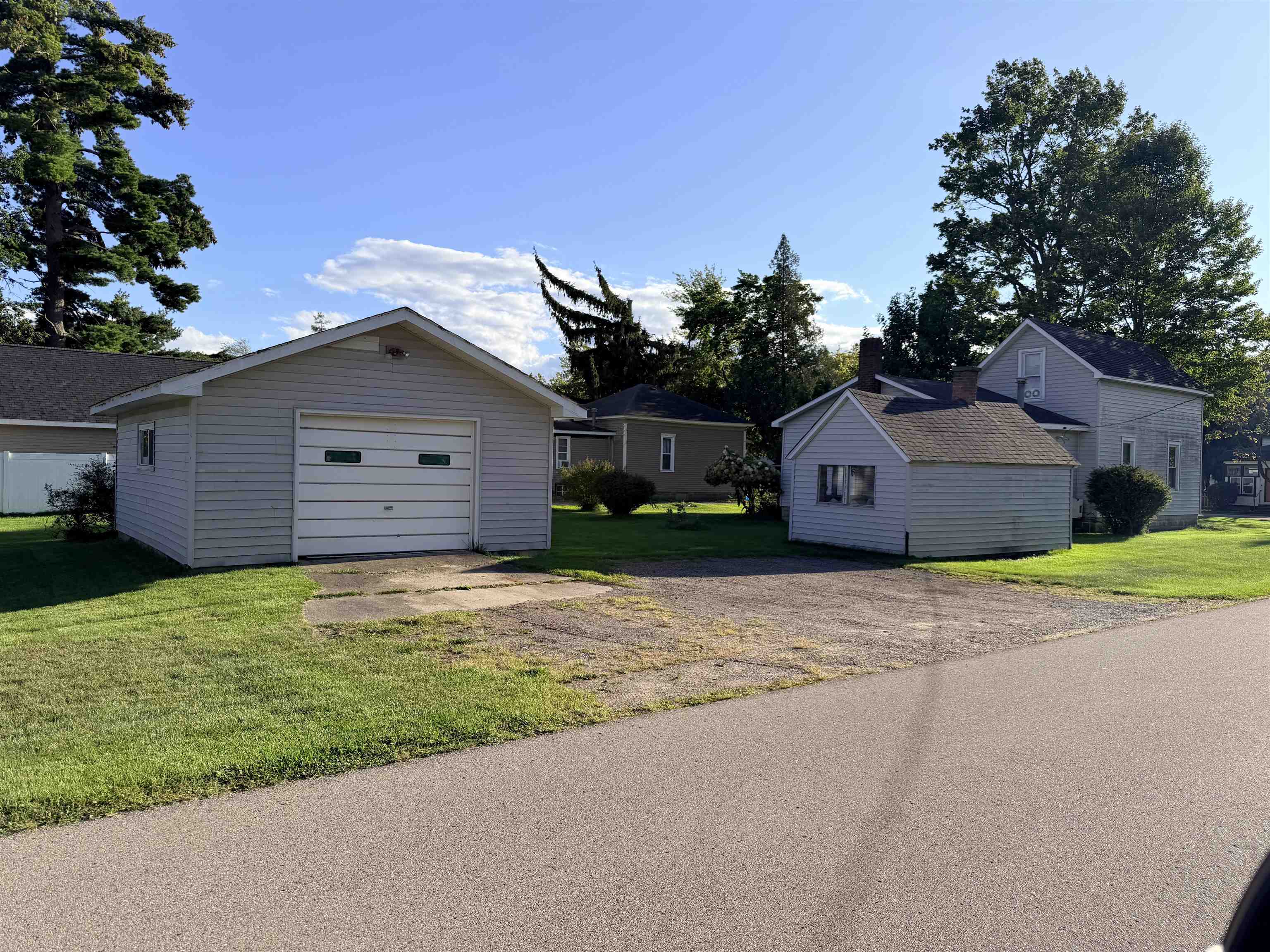 Photo 4 of Single family home for sale at 520 Tawas St, East Tawas, MI 48730 | MLS# 77080073730 | Listing updated on 2026-09-29