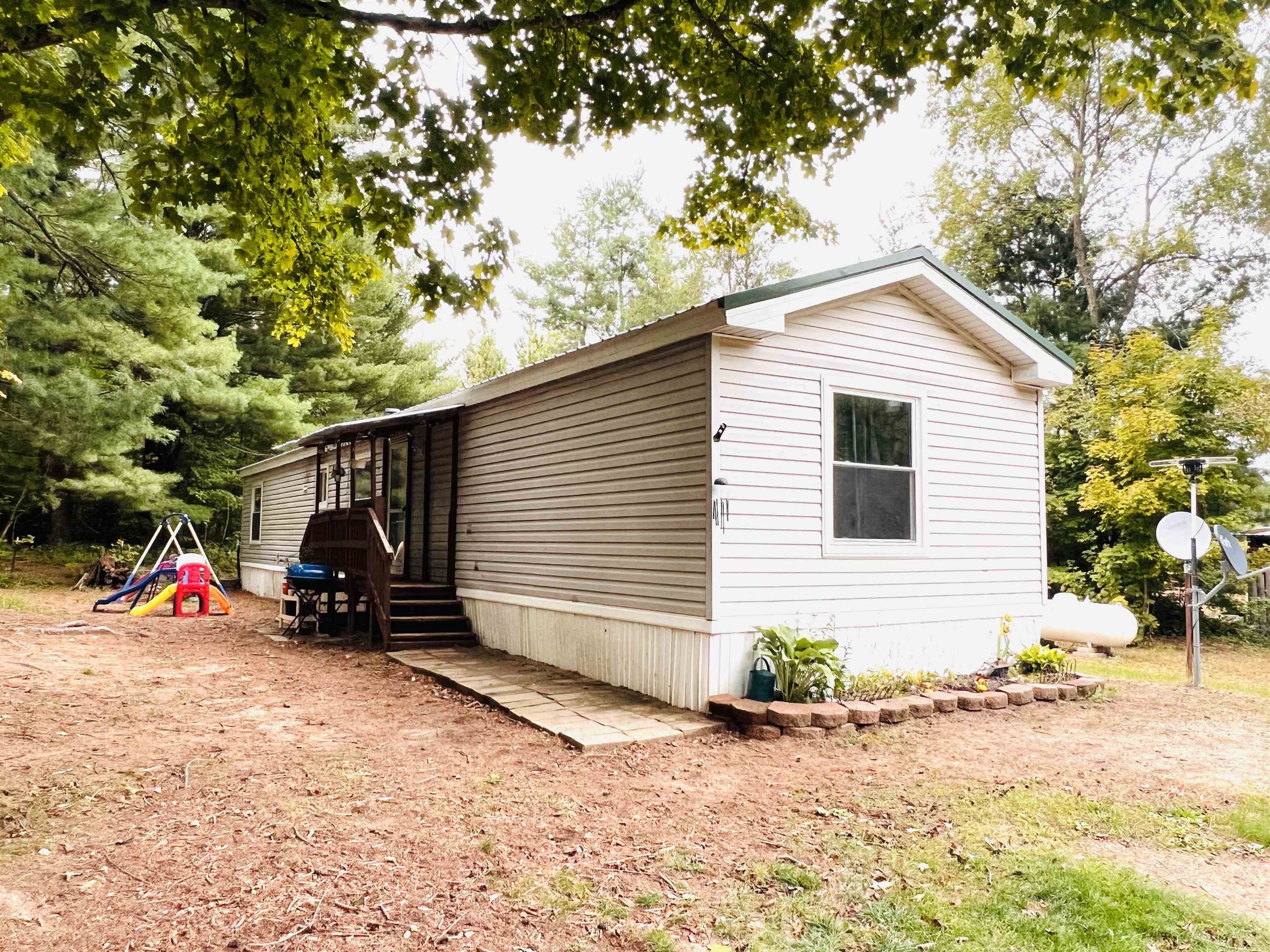Photo 2 of Single family home for sale at 785 E 46 Road, Cadillac, MI 49601 | MLS# 78080073743 | Listing updated on 2026-09-27