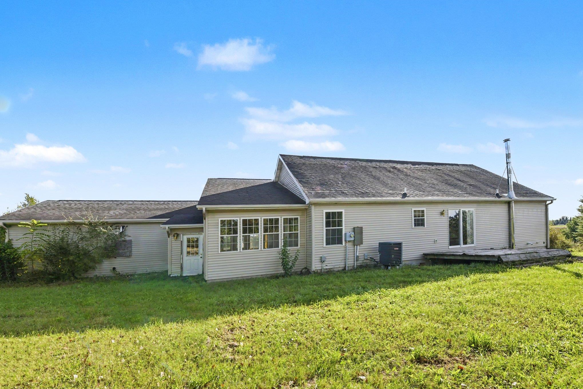Photo 2 of Single family home for sale at 1600 Secor Farm Trl, Traverse City, MI 49685 | MLS# 78080073762 | Listing updated on 2026-10-05
