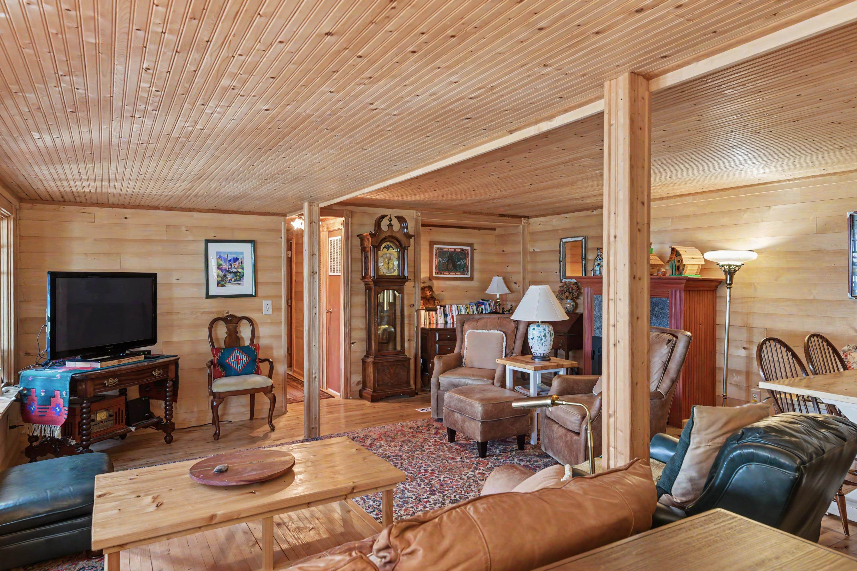 Photo 3 of Single family home for sale at 11455 Peninsula Dr, Traverse City, MI 49686 | MLS# 78080073769 | Listing updated on 2026-09-22