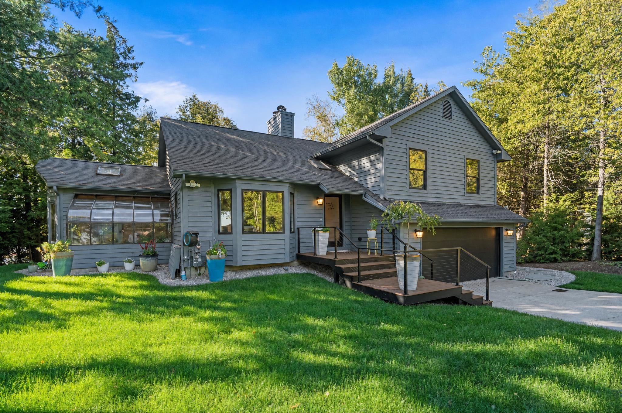 Photo 3 of Single family home for sale at 4467 Lake Shore Dr, Charlevoix, MI 49720 | MLS# 78080073802 | Listing updated on 2026-09-25