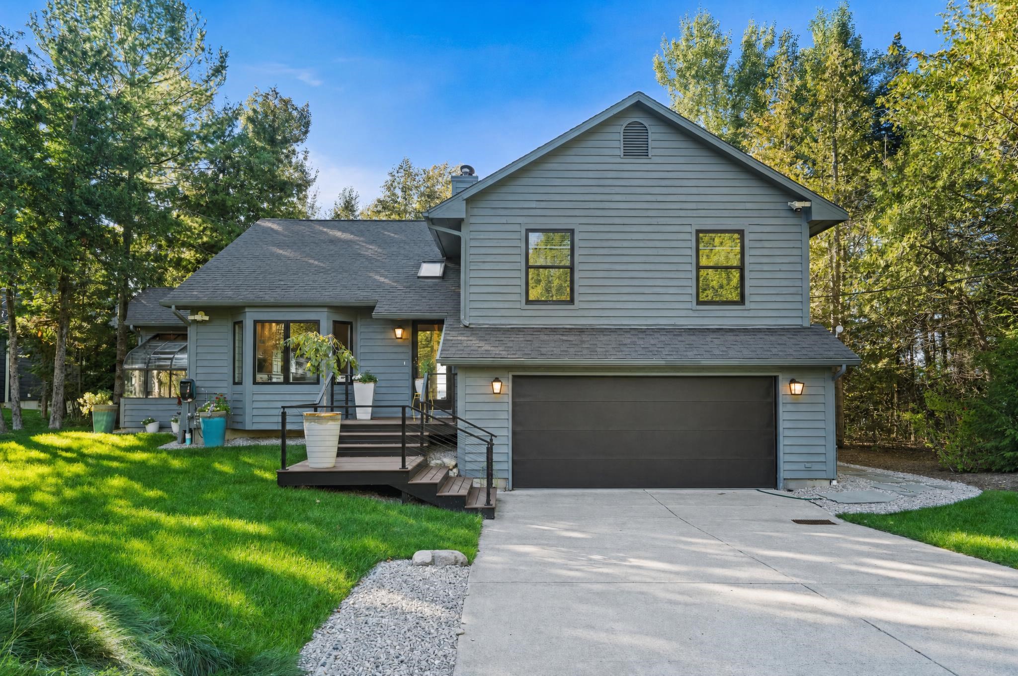 Photo 4 of Single family home for sale at 4467 Lake Shore Dr, Charlevoix, MI 49720 | MLS# 78080073802 | Listing updated on 2026-09-25