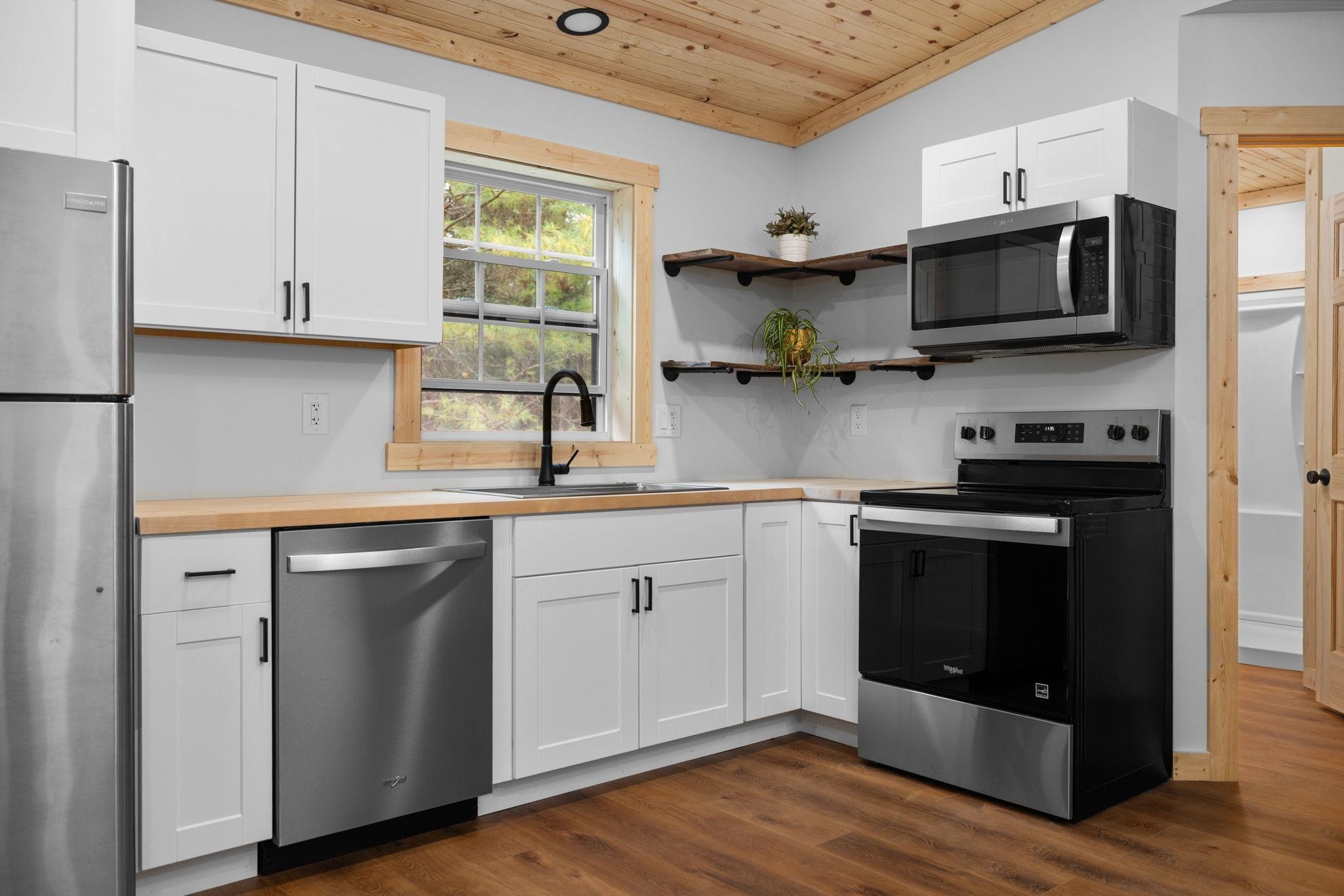 Photo 3 of Single family home for sale at 9957 Sw Creighton Rd, Fife Lake, MI 49633 | MLS# 78080073827 | Listing updated on 2026-10-06