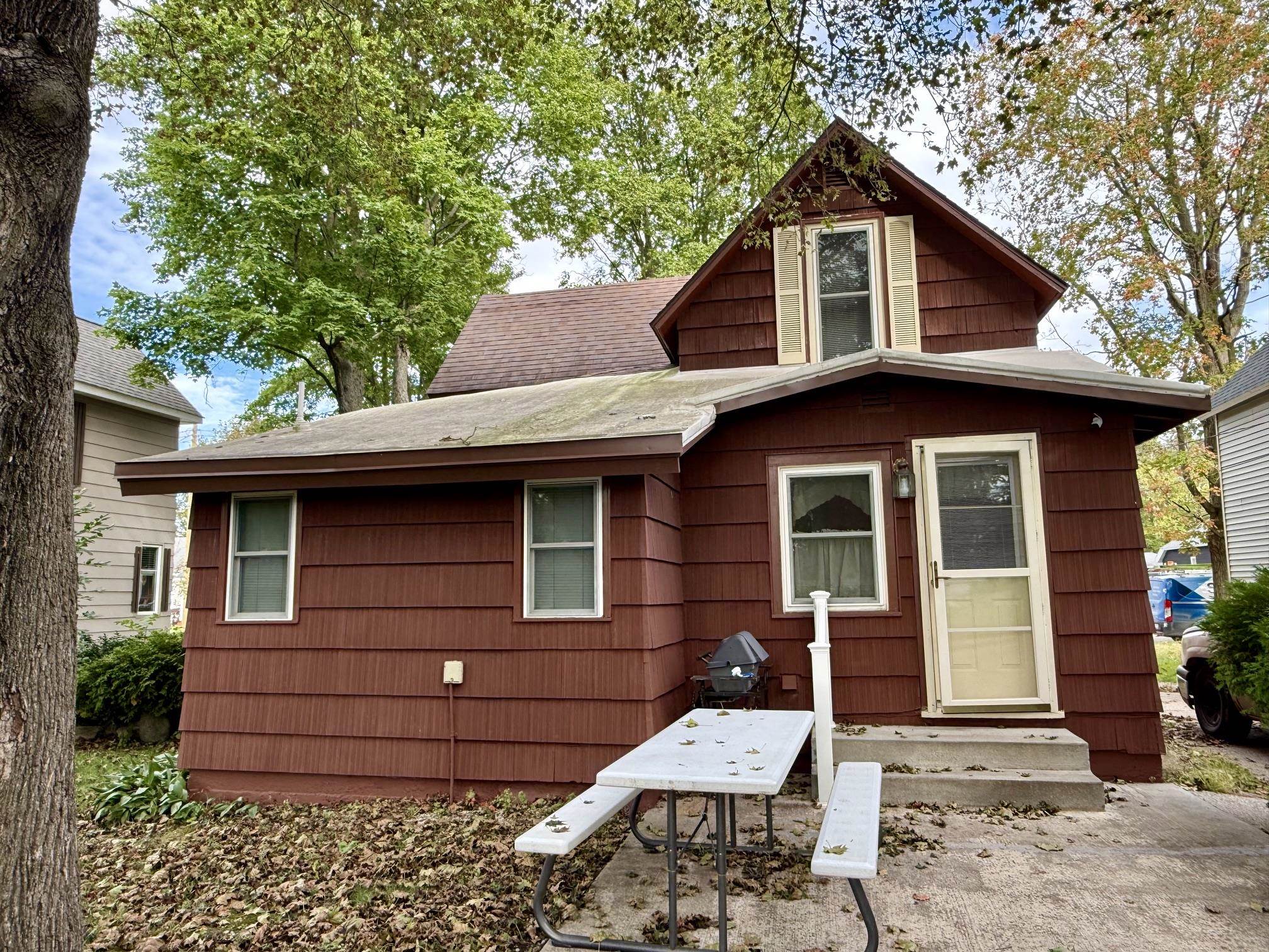 Photo 2 of Single family home for sale at 1009 1st Avenue, Cadillac, MI 49601 | MLS# 78080073831 | Listing updated on 2026-09-30
