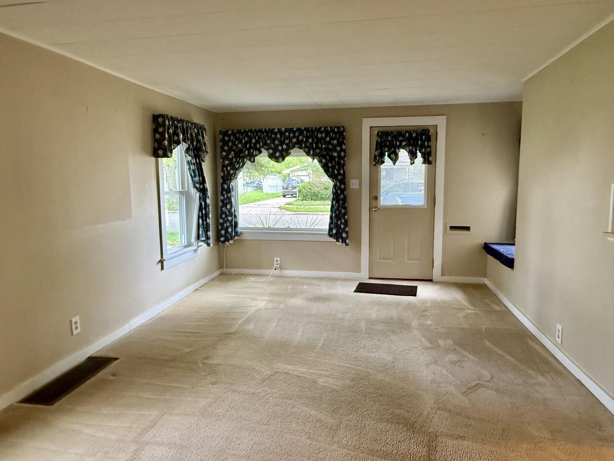 Photo 3 of Single family home for sale at 1009 1st Avenue, Cadillac, MI 49601 | MLS# 78080073831 | Listing updated on 2026-09-30