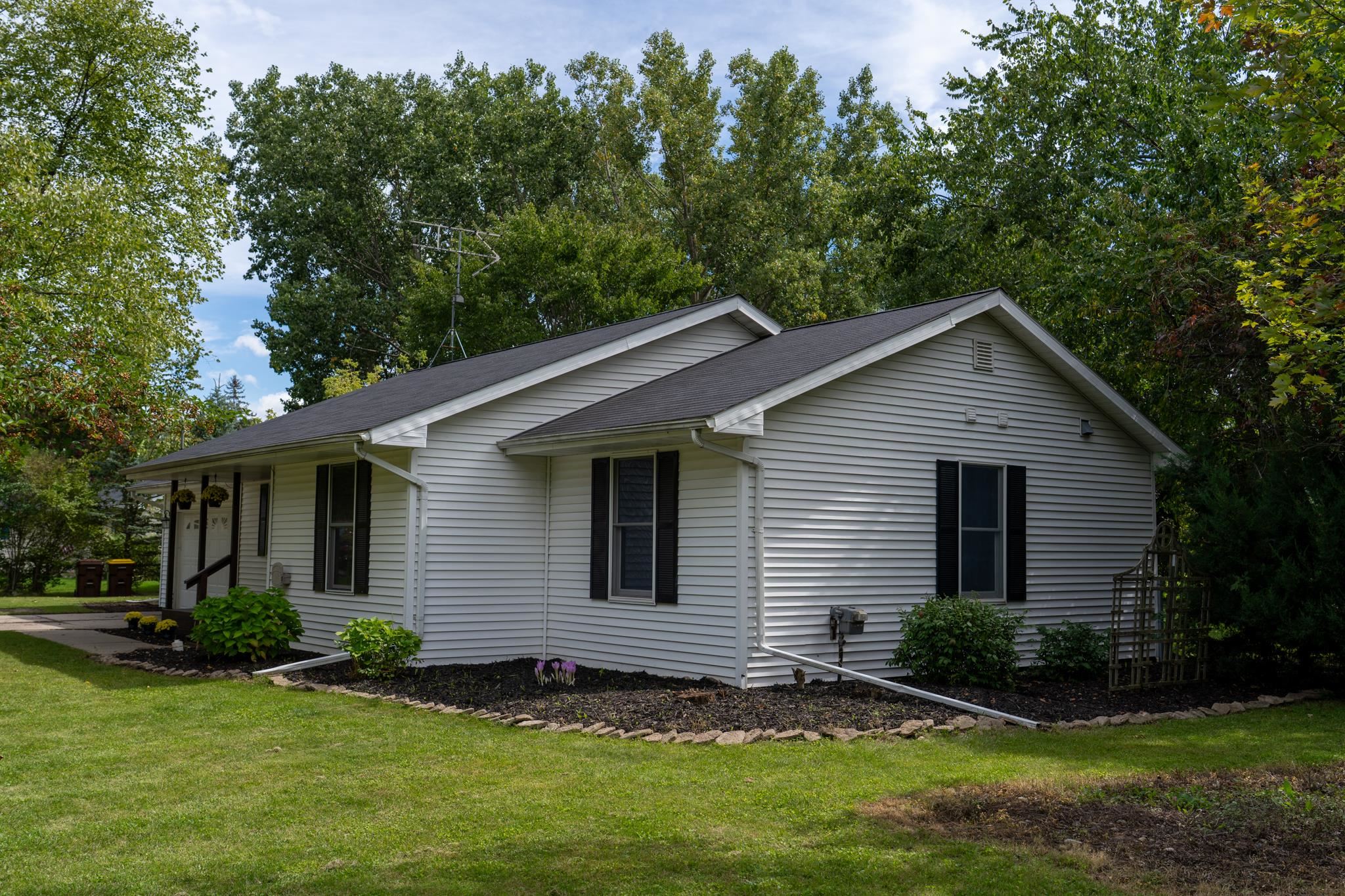 Photo 3 of Single family home for sale at 514 Brown St, Alma, MI 48801 | MLS# 79080073850 | Listing updated on 2026-09-28