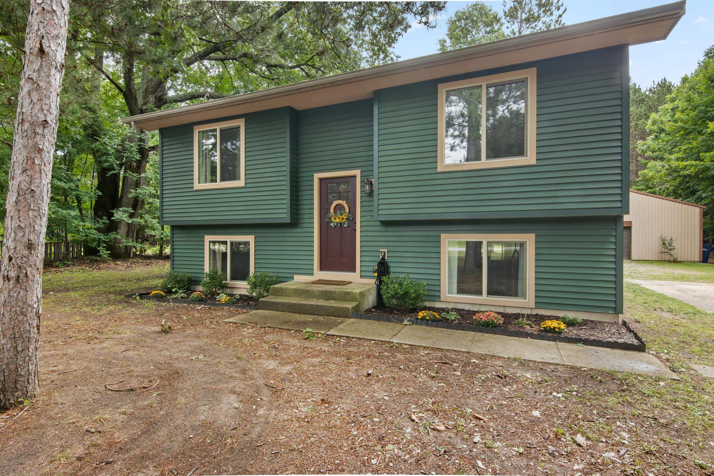 Photo 1 of Single family home for sale at 4948 Red Oaks Dr, Traverse City, MI 49685 | MLS# 78080073878 | Listing updated on 2026-09-27