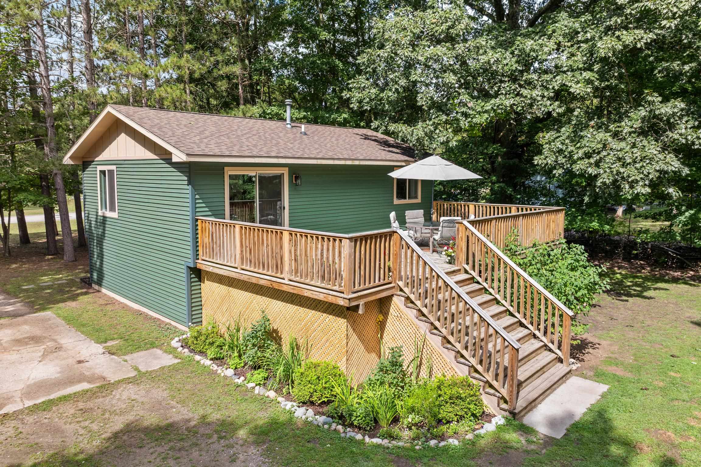 Photo 2 of Single family home for sale at 4948 Red Oaks Dr, Traverse City, MI 49685 | MLS# 78080073878 | Listing updated on 2026-09-27