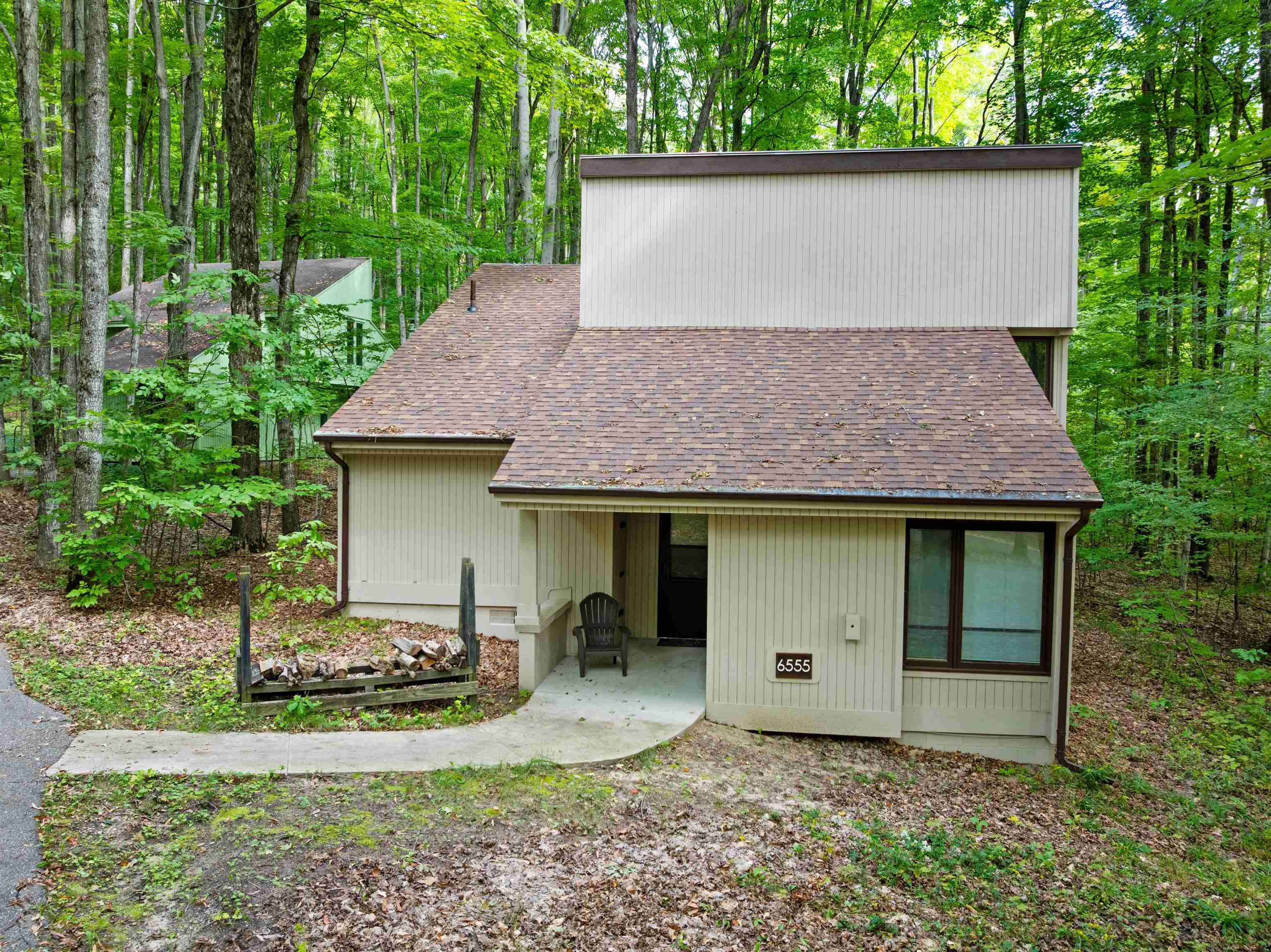 Photo 2 of Single family home for sale at 6555 Kliffendorf Dr, Bellaire, MI 49615 | MLS# 78080073883 | Listing updated on 2026-10-02