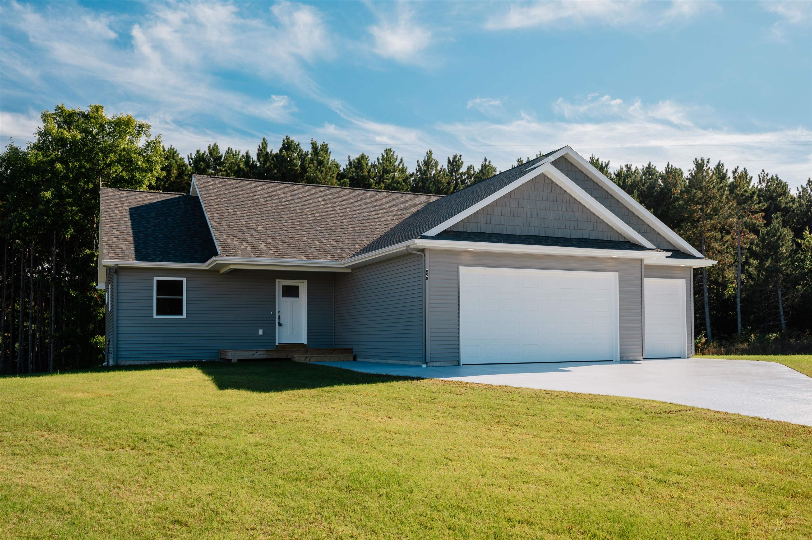 Photo 1 of Single family home for sale at 850 Coyote Ln, Traverse City, MI 49696 | MLS# 78080073887 | Listing updated on 2026-10-02