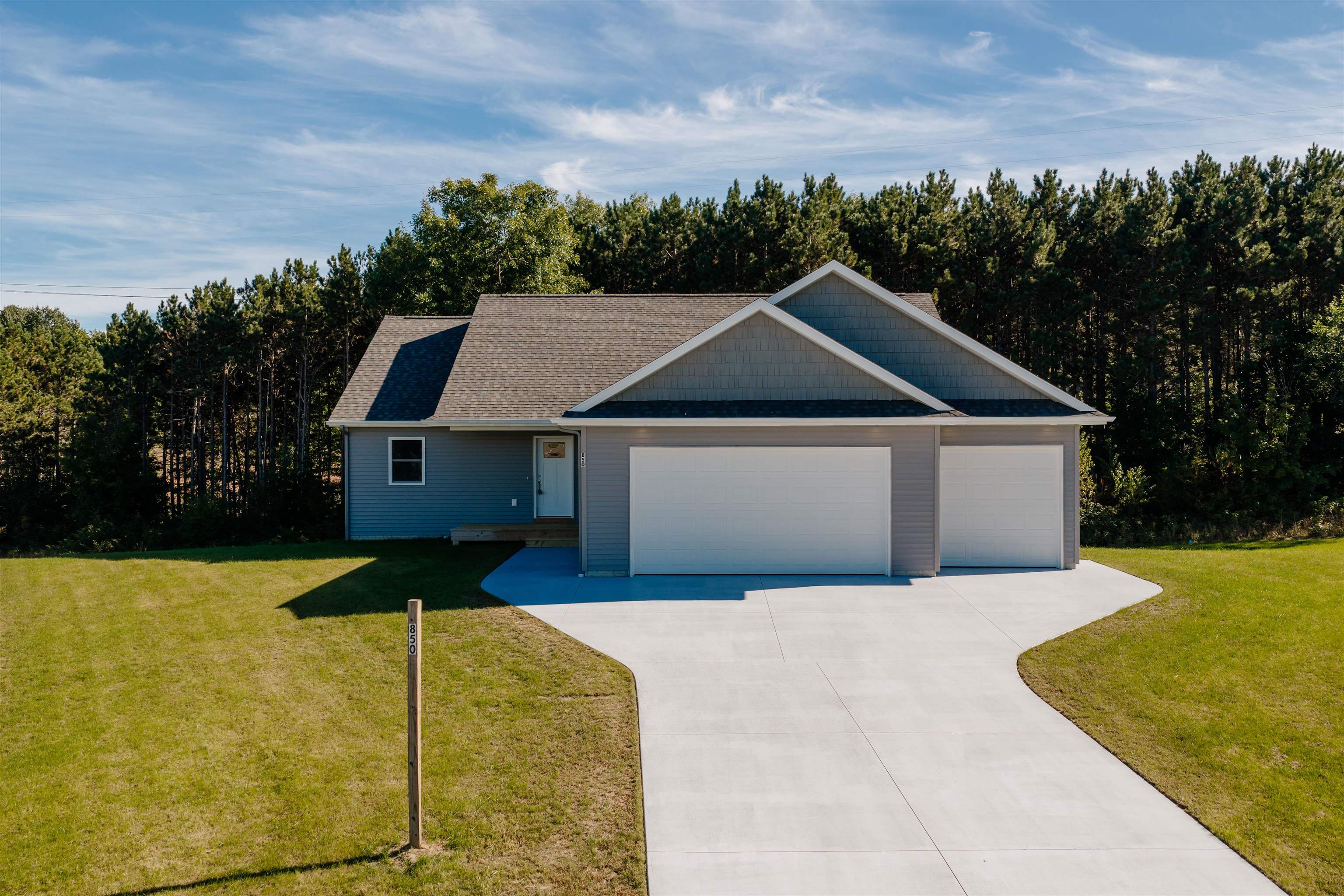 Photo 2 of Single family home for sale at 850 Coyote Ln, Traverse City, MI 49696 | MLS# 78080073887 | Listing updated on 2026-10-02