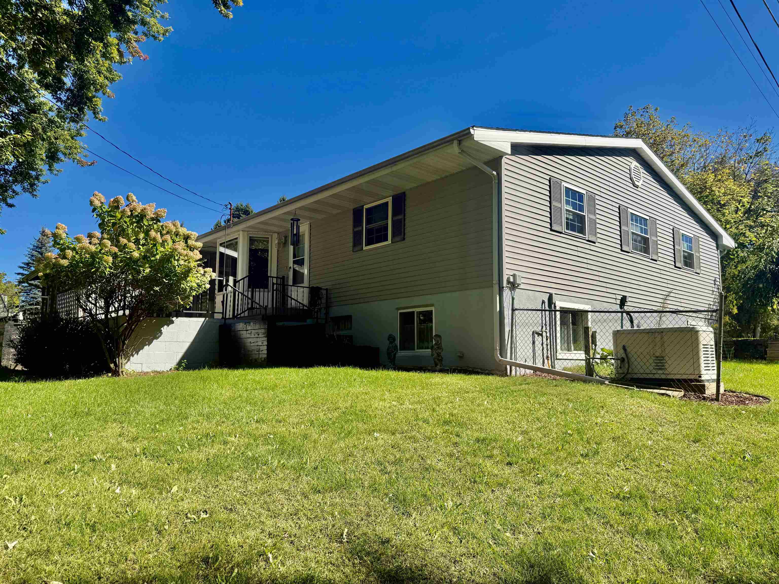 Photo 4 of Single family home for sale at 135 Fox Pl, Saint Louis, MI 48880 | MLS# 79080073904 | Listing updated on 2026-09-27