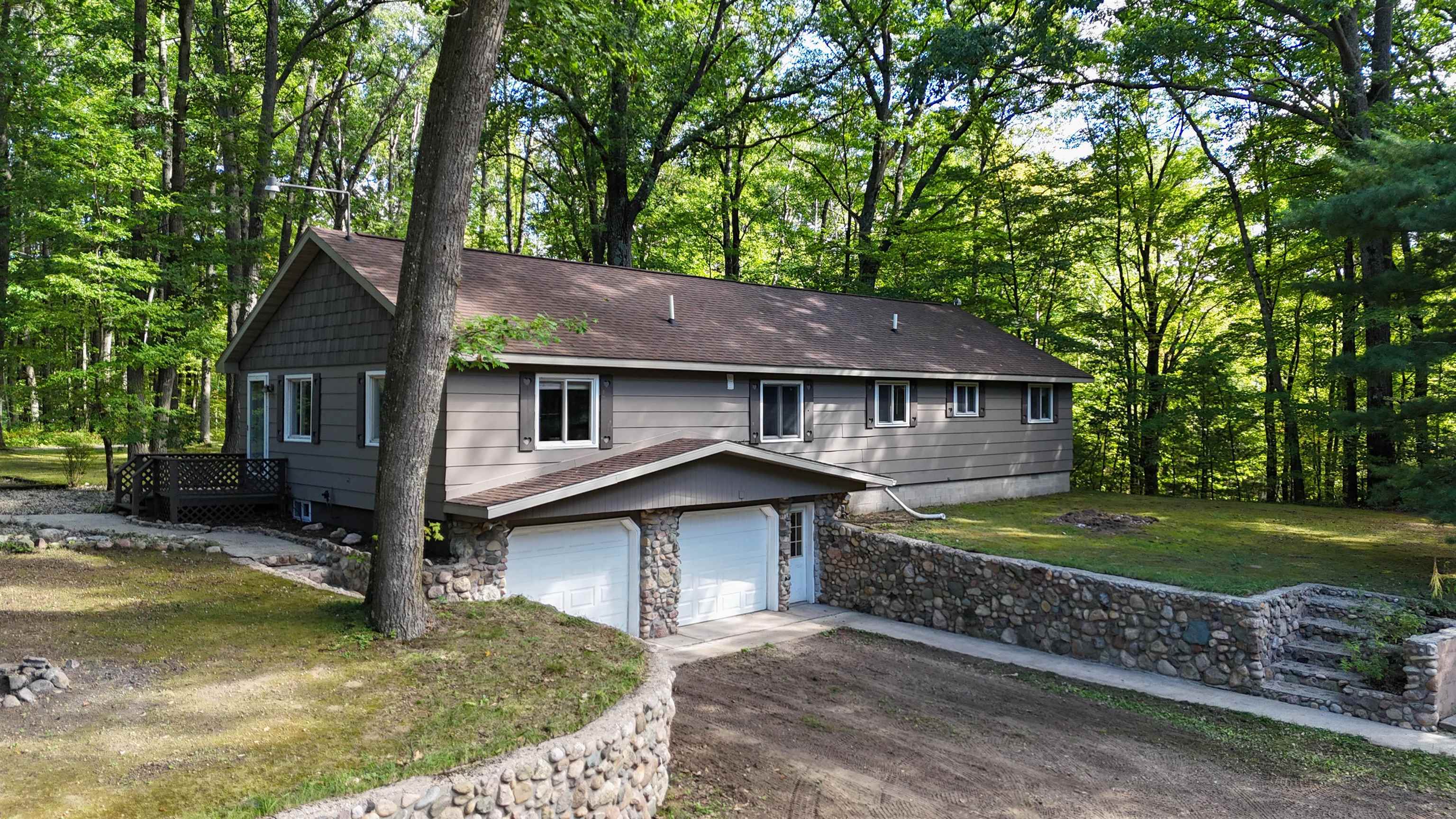 Photo 2 of Single family home for sale at 9428 W Jennings Rd, Lake City, MI 49651 | MLS# 78080073906 | Listing updated on 2026-09-27