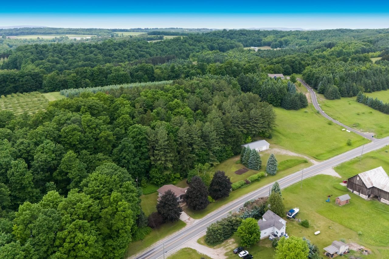 Photo 1 of Single family home for sale at 1551 N Macksey Rd, Suttons Bay, MI 49682 | MLS# 78080073909 | Listing updated on 2026-09-27