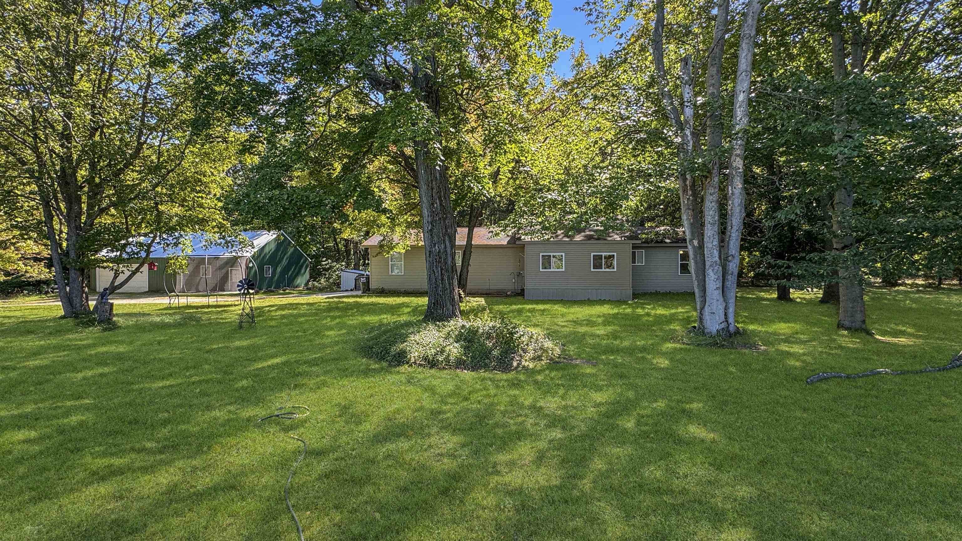 Photo 4 of Single family home for sale at 8281 W Cutcheon Rd, Manton, MI 49663 | MLS# 78080073911 | Listing updated on 2026-09-28
