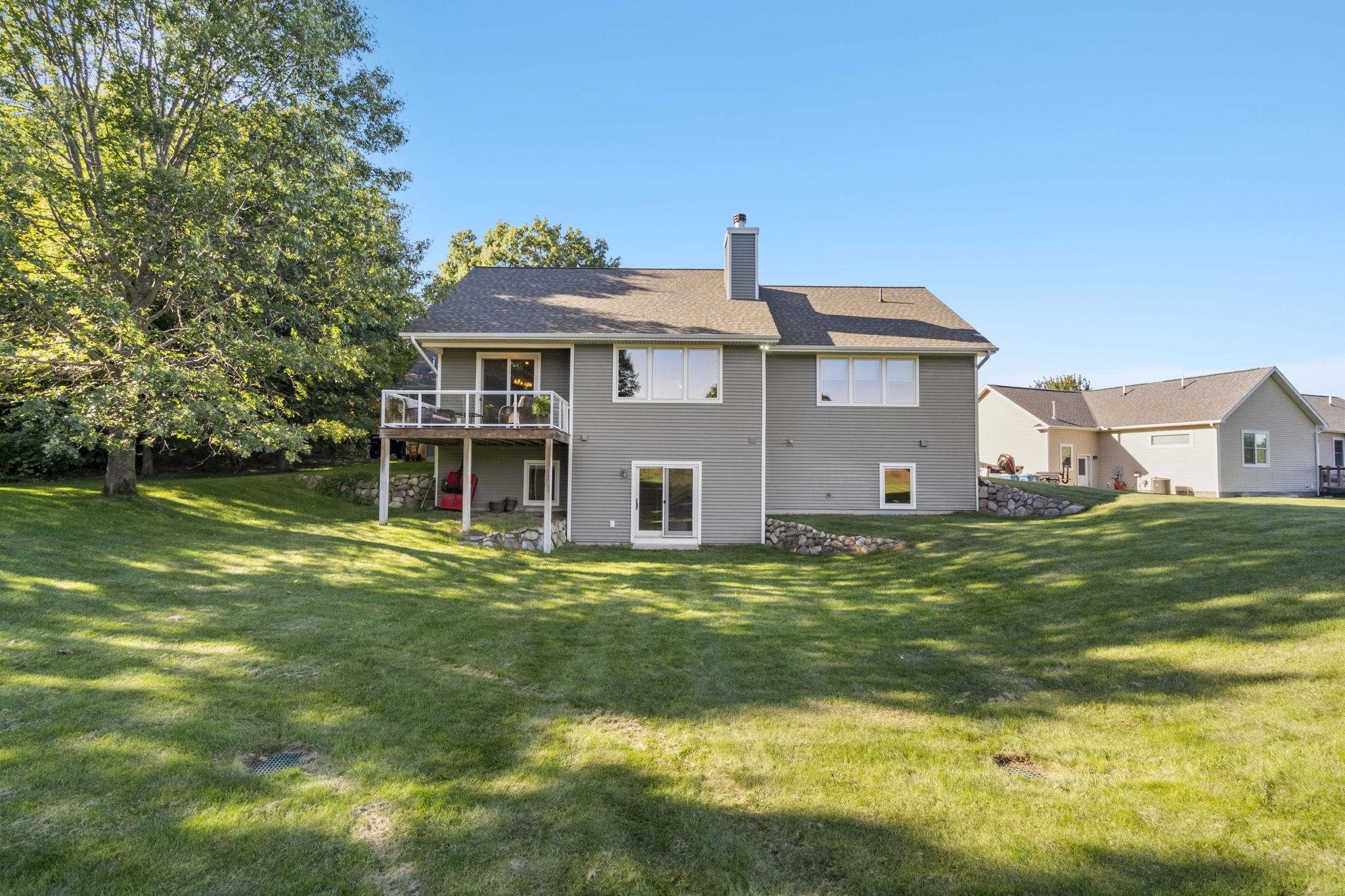 Photo 3 of Single family home for sale at 266 Farm Ln, Traverse City, MI 49696 | MLS# 78080073915 | Listing updated on 2026-10-01