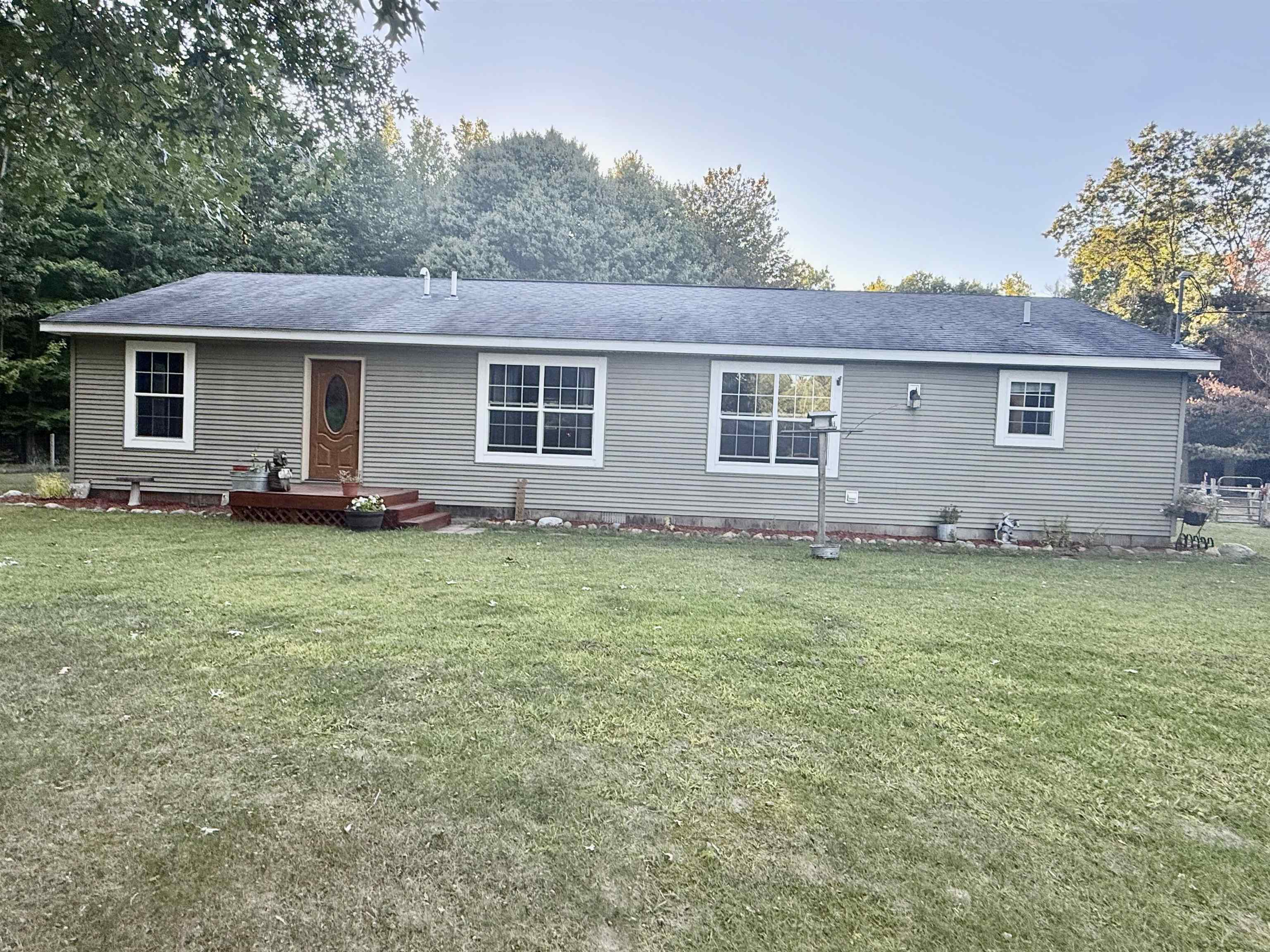 Photo 2 of Single family home for sale at 587 N Lewis, Shepherd, MI 48883 | MLS# 79080073917 | Listing updated on 2026-10-05