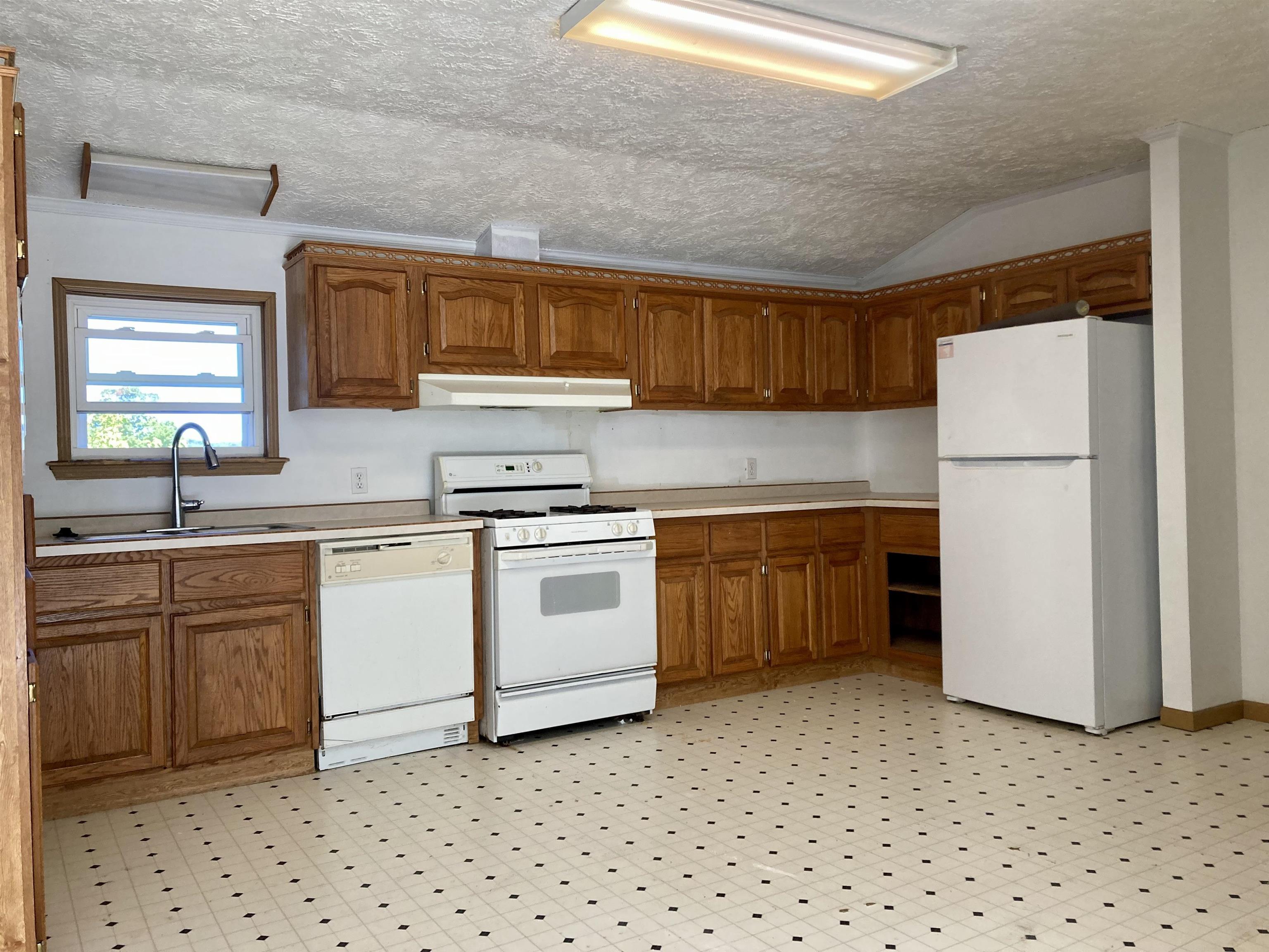 Photo 3 of Single family home for sale at 6478 E Duck Lake Rd, Lake Leelanau, MI 49653 | MLS# 78080073918 | Listing updated on 2026-09-28