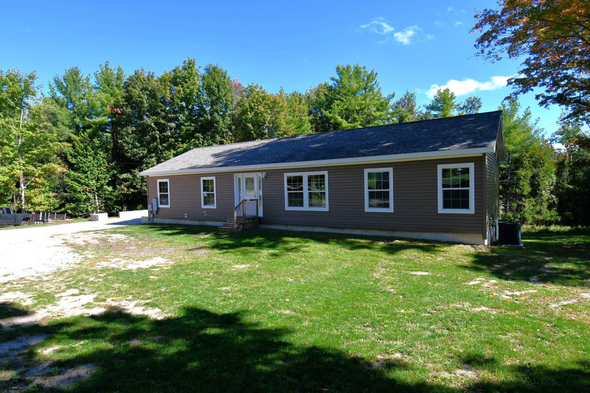 Photo 2 of Single family home for sale at 4012 Loeb Rd, Charlevoix, MI 49720 | MLS# 78080073921 | Listing updated on 2026-09-28