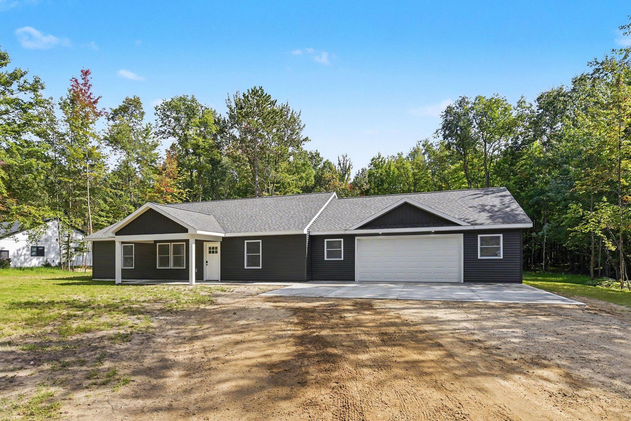 Photo 4 of Single family home for sale at 4921 River Woods Rd, Lake City, MI 49651 | MLS# 78080073928 | Listing updated on 2026-10-02