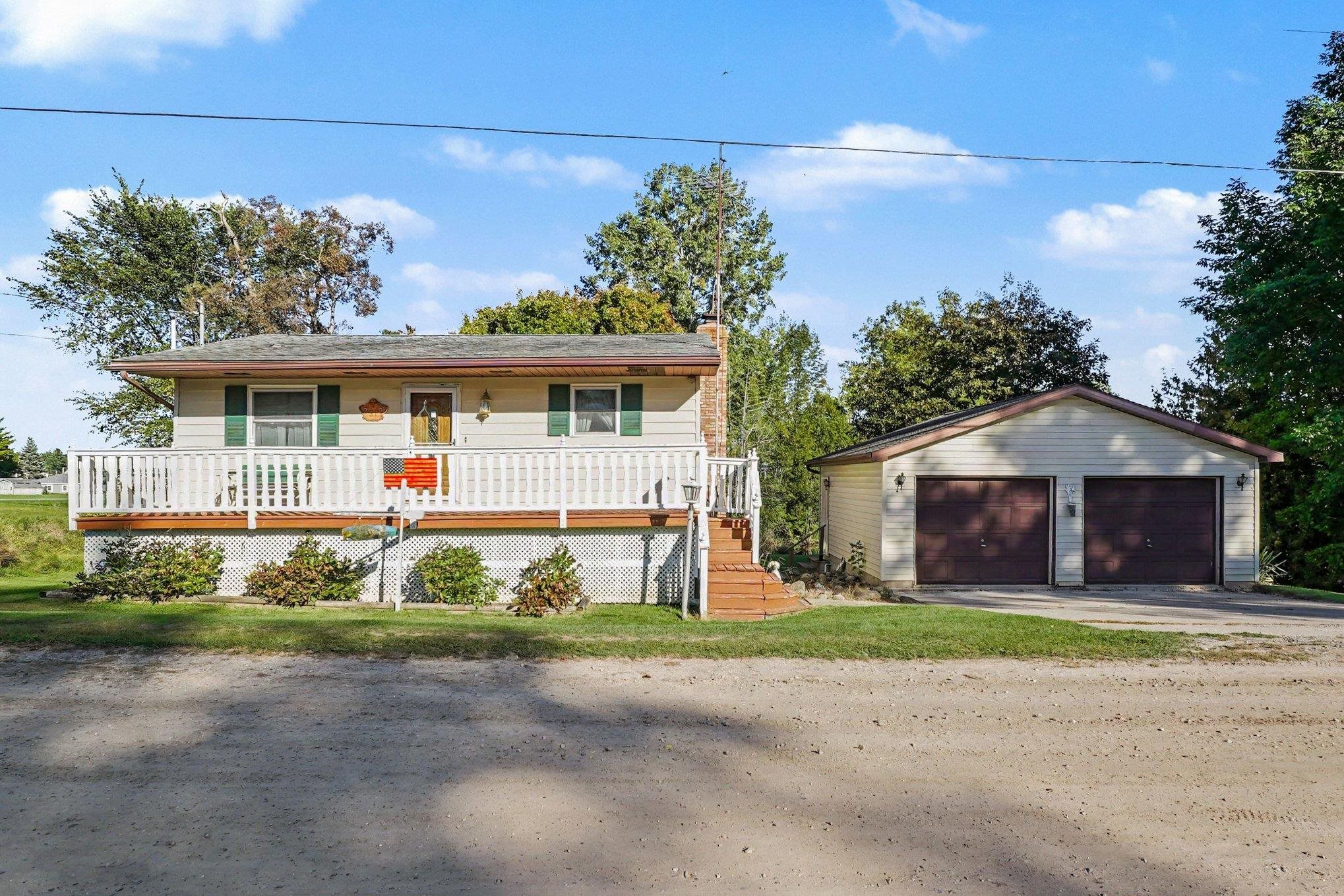 Photo 1 of Single family home for sale at 2372 Lake View Dr, Hale, MI 48739 | MLS# 77080073935 | Listing updated on 2026-09-28