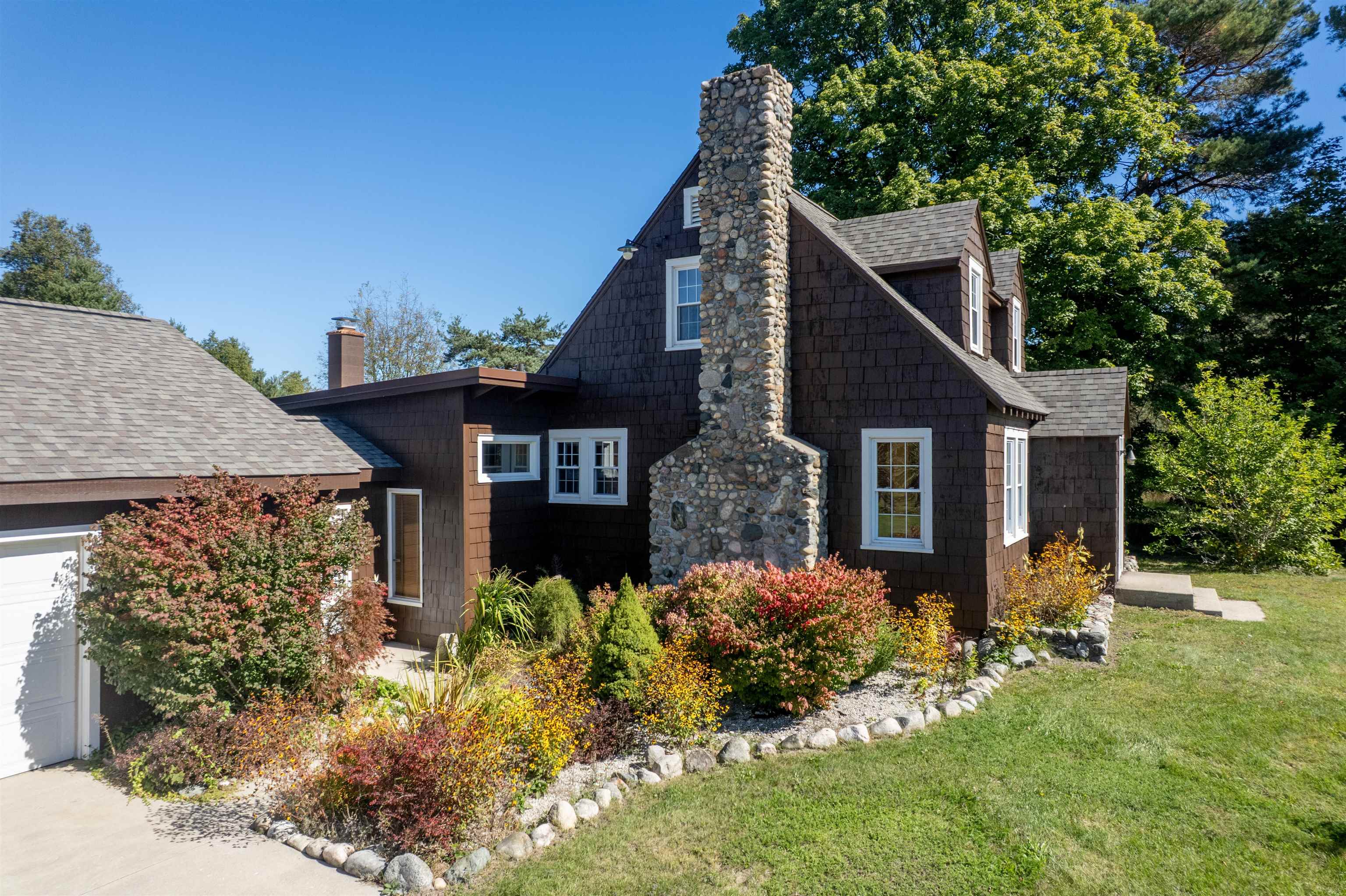 Photo 3 of Single family home for sale at 8616 Cedar Run Rd, Traverse City, MI 49684 | MLS# 78080073936 | Listing updated on 2026-09-29