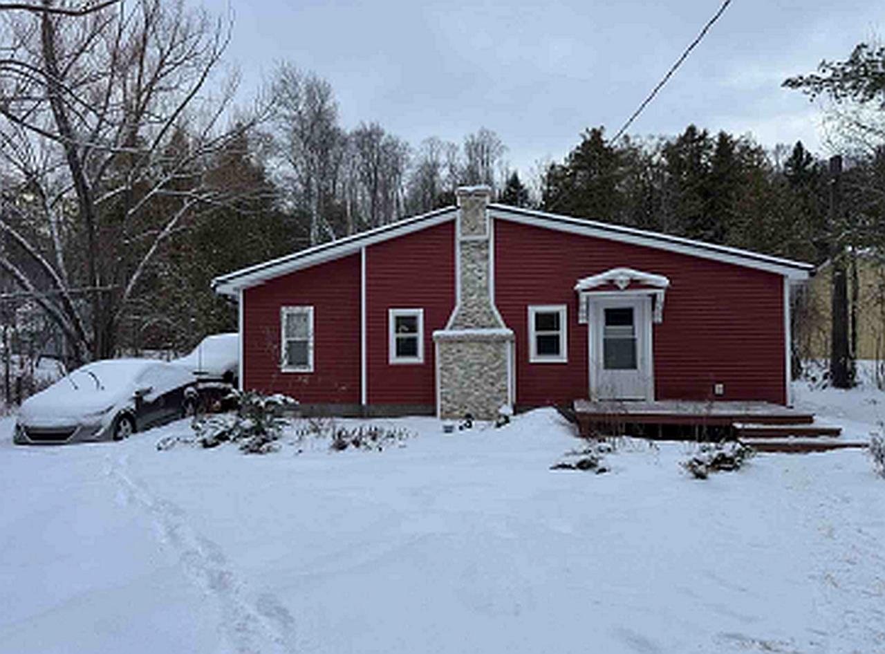 Photo 2 of Single family home for sale at 9880 Perrins Landing Dr, Traverse City, MI 49684 | MLS# 78080073949 | Listing updated on 2026-09-29