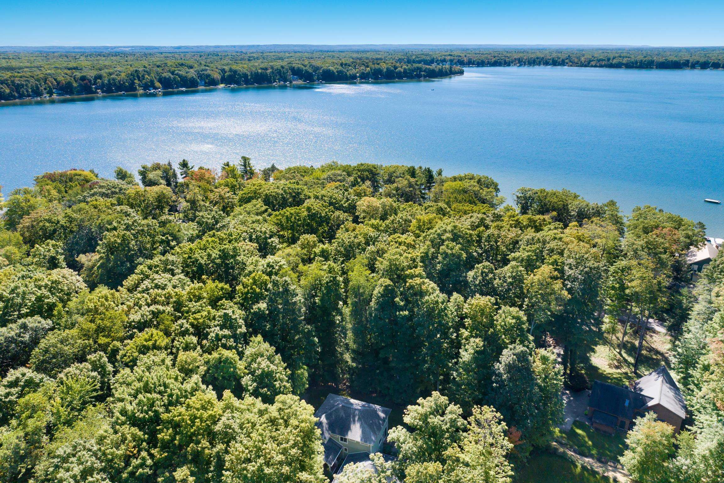 Photo 3 of Single family home for sale at 1299 Cedar Dr, Traverse City, MI 49685 | MLS# 78080073956 | Listing updated on 2026-10-04